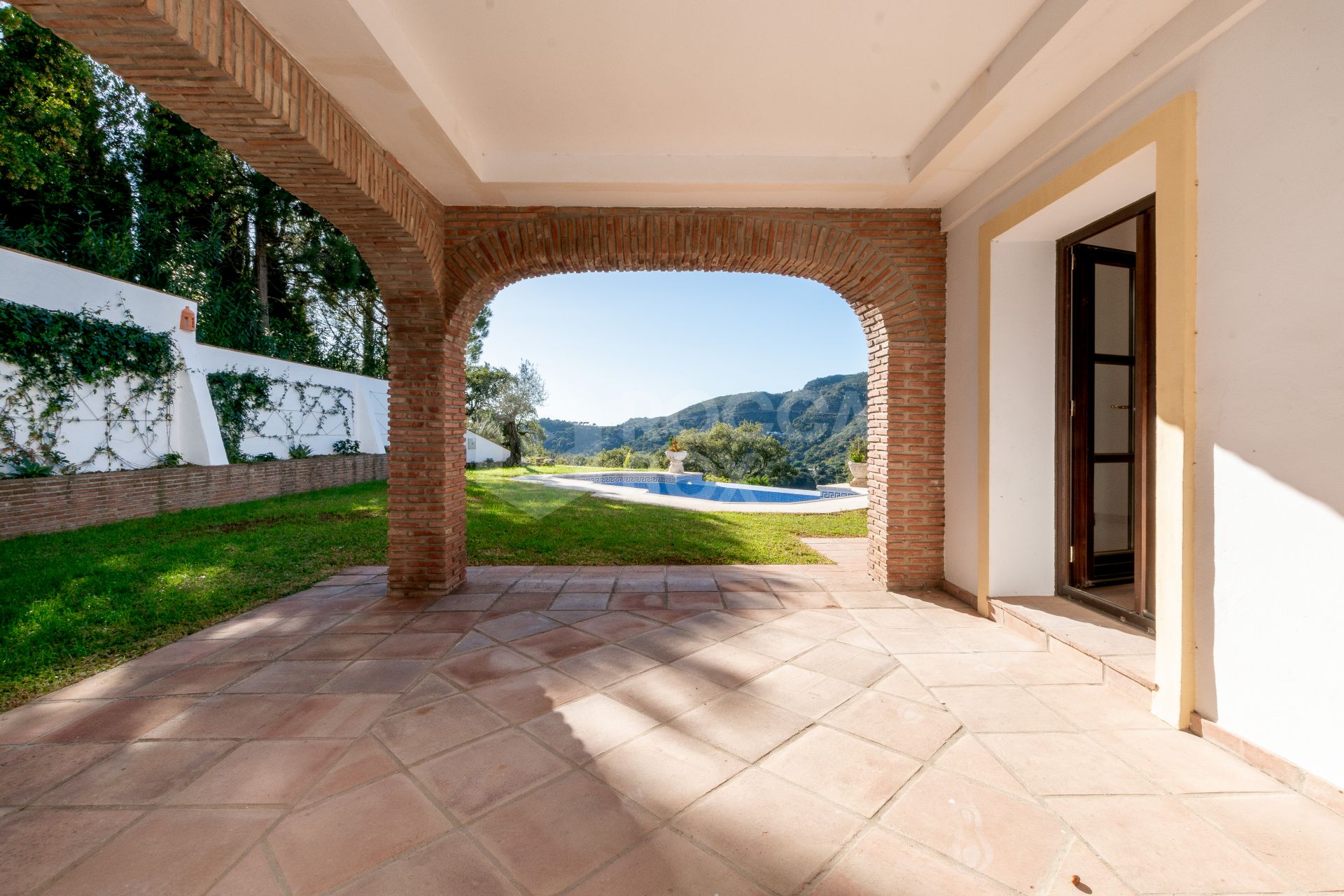 Fantastic, new built luxury country villa with beautiful views