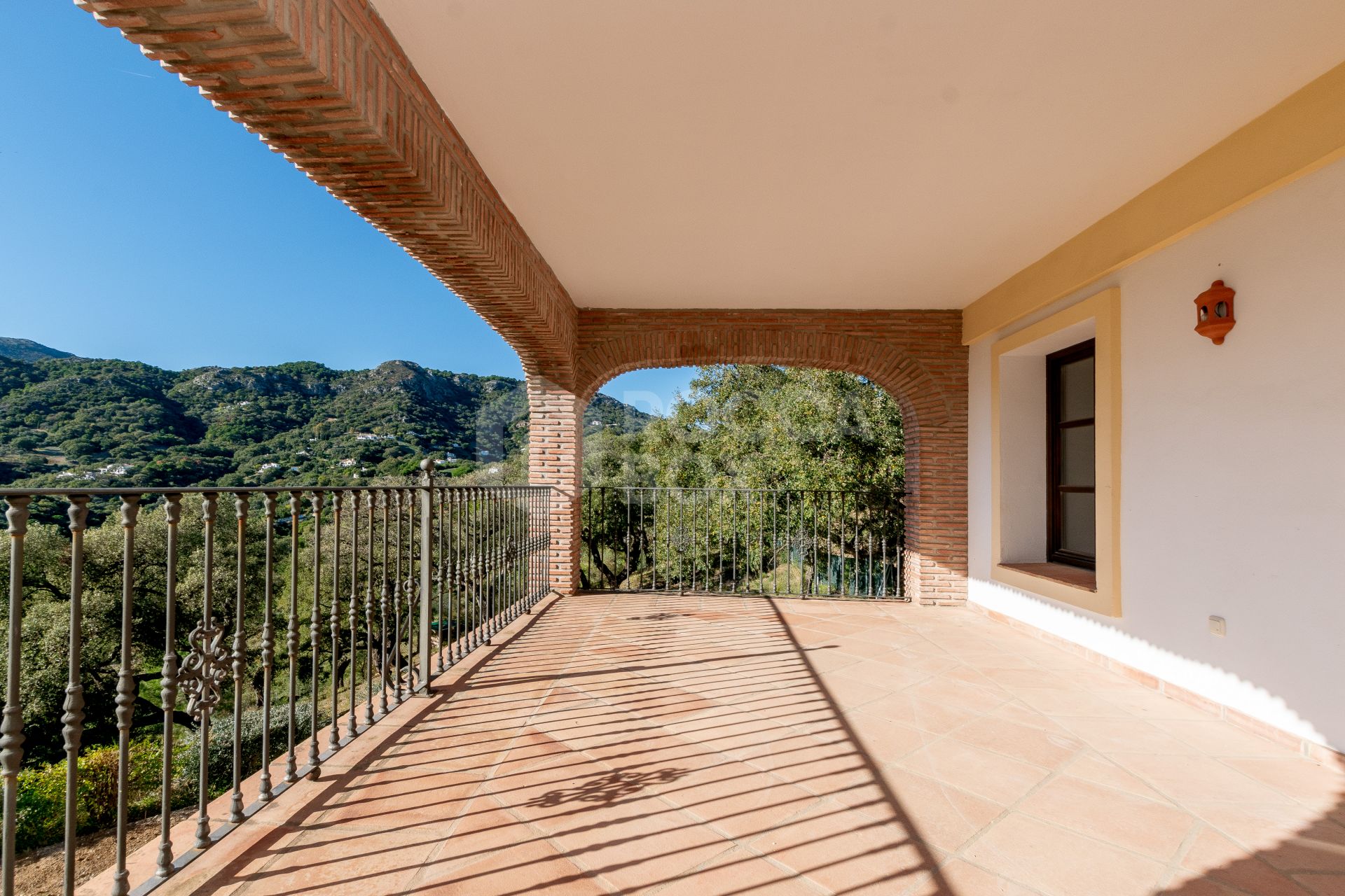Fantastic, new built luxury country villa with beautiful views