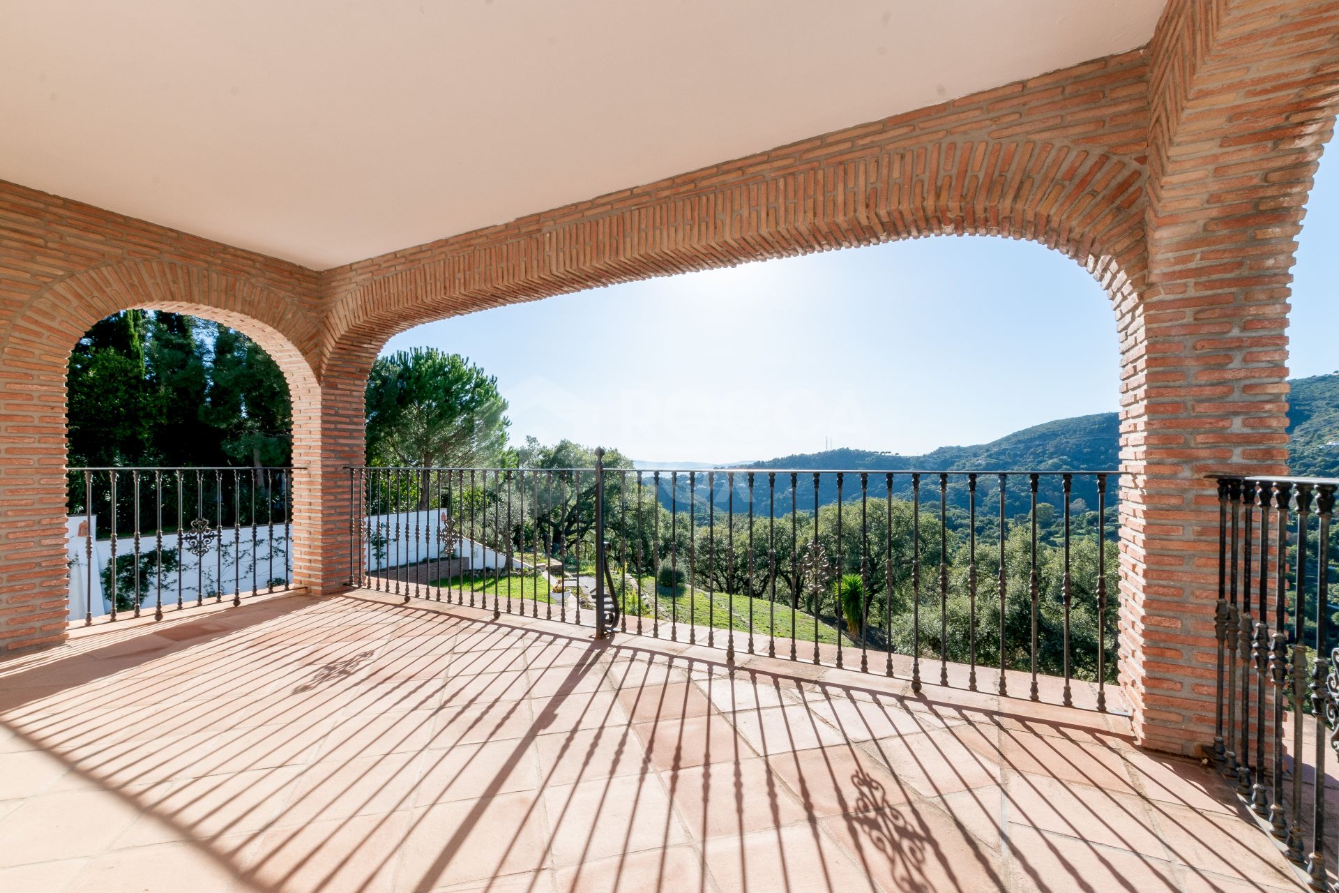Fantastic, new built luxury country villa with beautiful views
