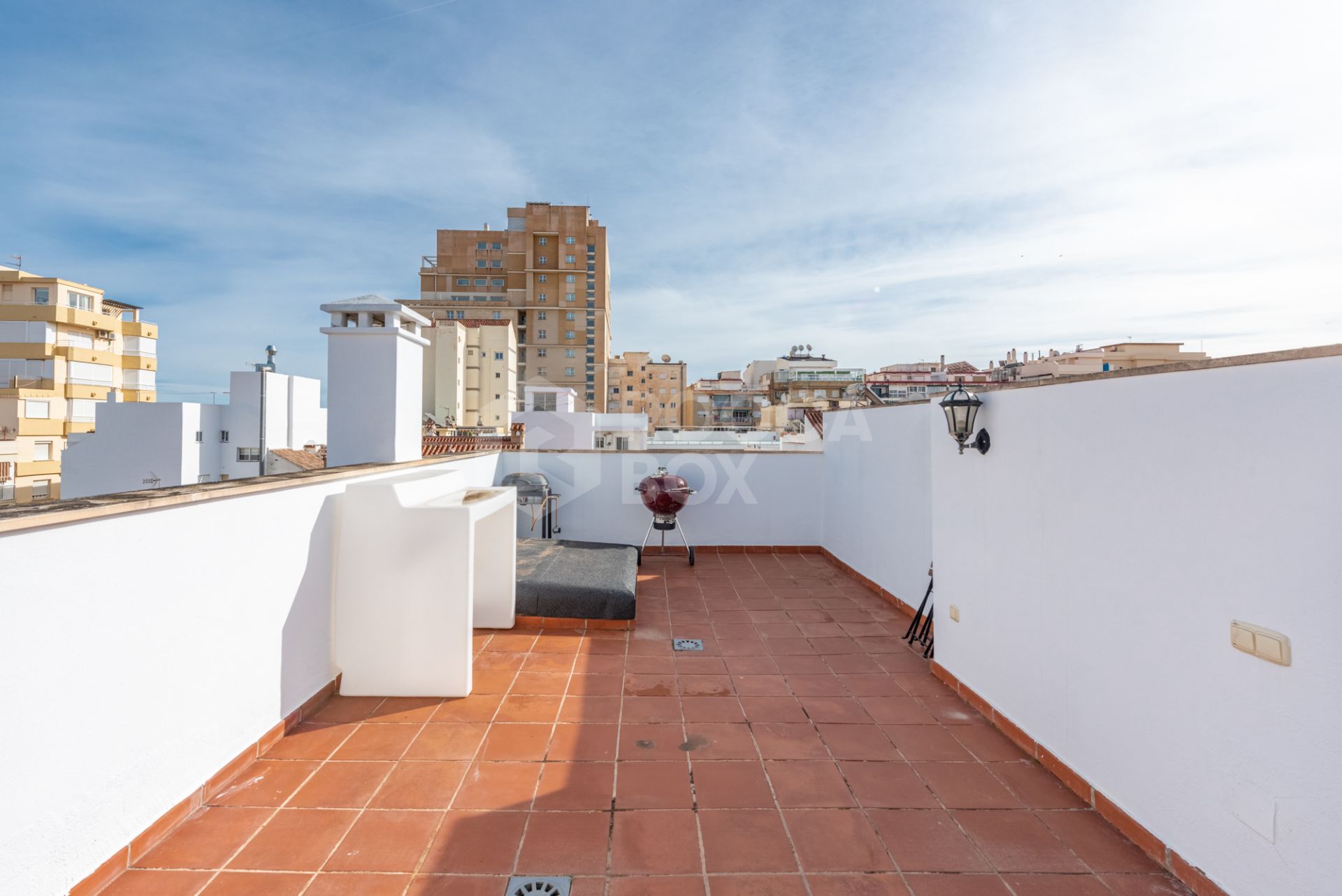 Fuengirola, Los Boliches, Third and top floor apartment with the possibility of converting into a duplex penthouse.