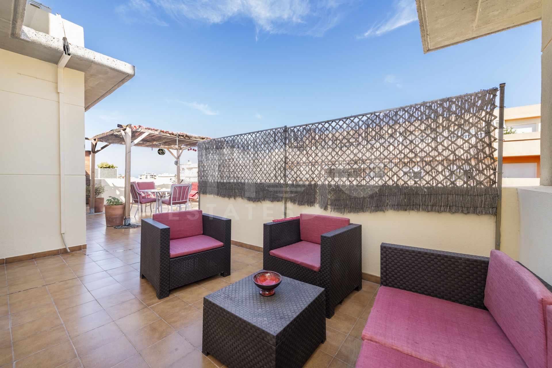 Un magnifique penthouse situé à Las Lagunas, Mijas Costa!