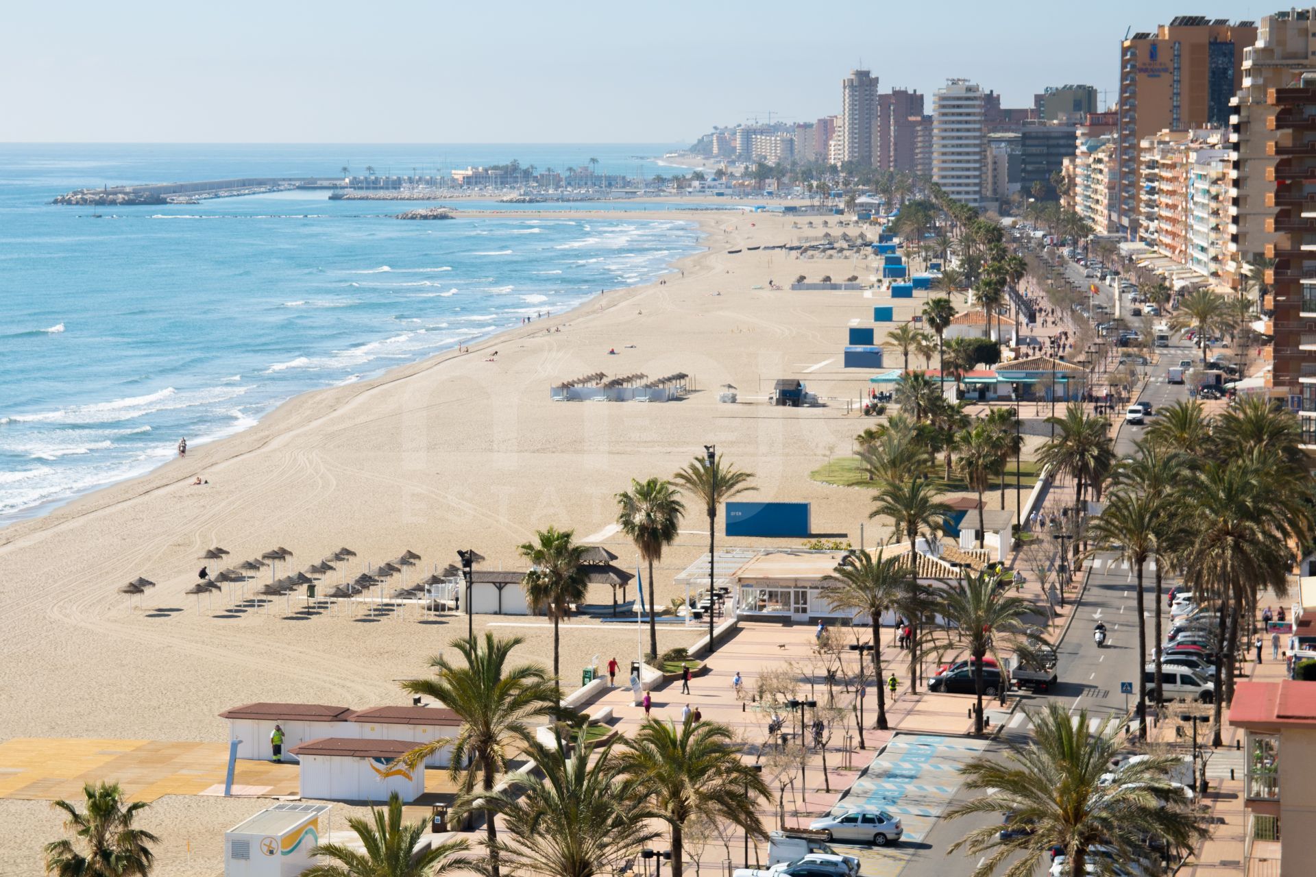 En unik och fantastisk lägenhet på första linjen med panoramautsikt i Torreblanca, Fuengirola!