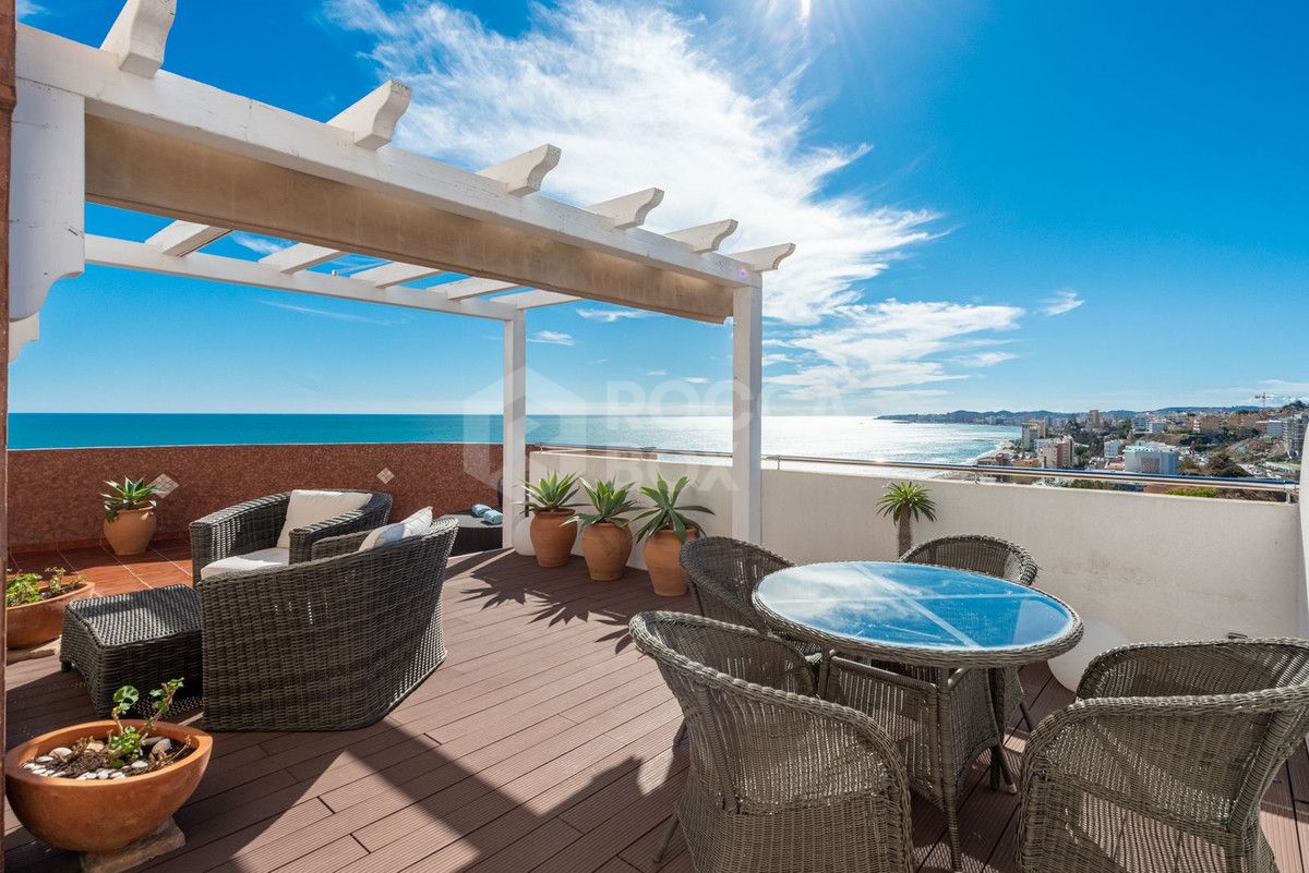 Penthouse with an huge terrace offering amazing view over the coastline of Fuengirola and Benalmadena