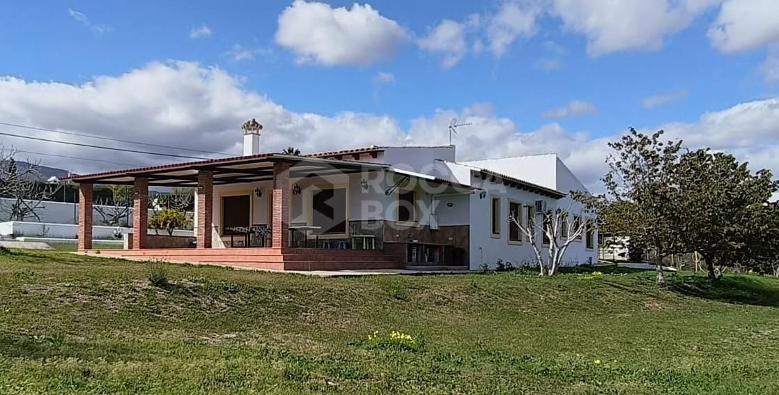 Beautiful, large country villa with beautiful sea views