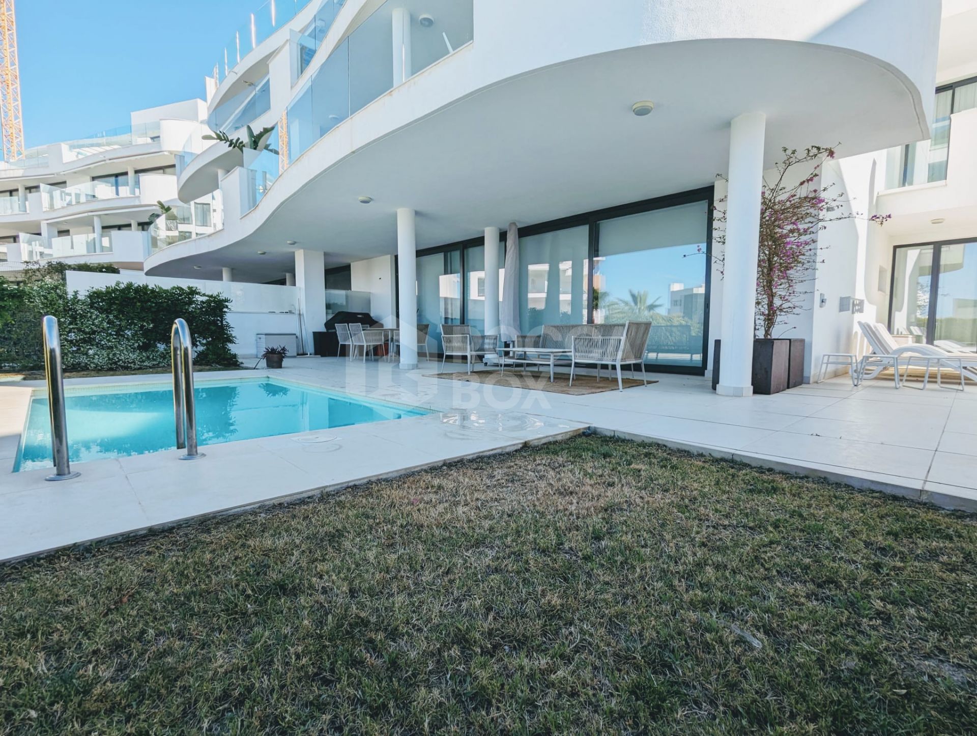 Luxury 3 bed garden villa in Higuerón West with Tourist Licence