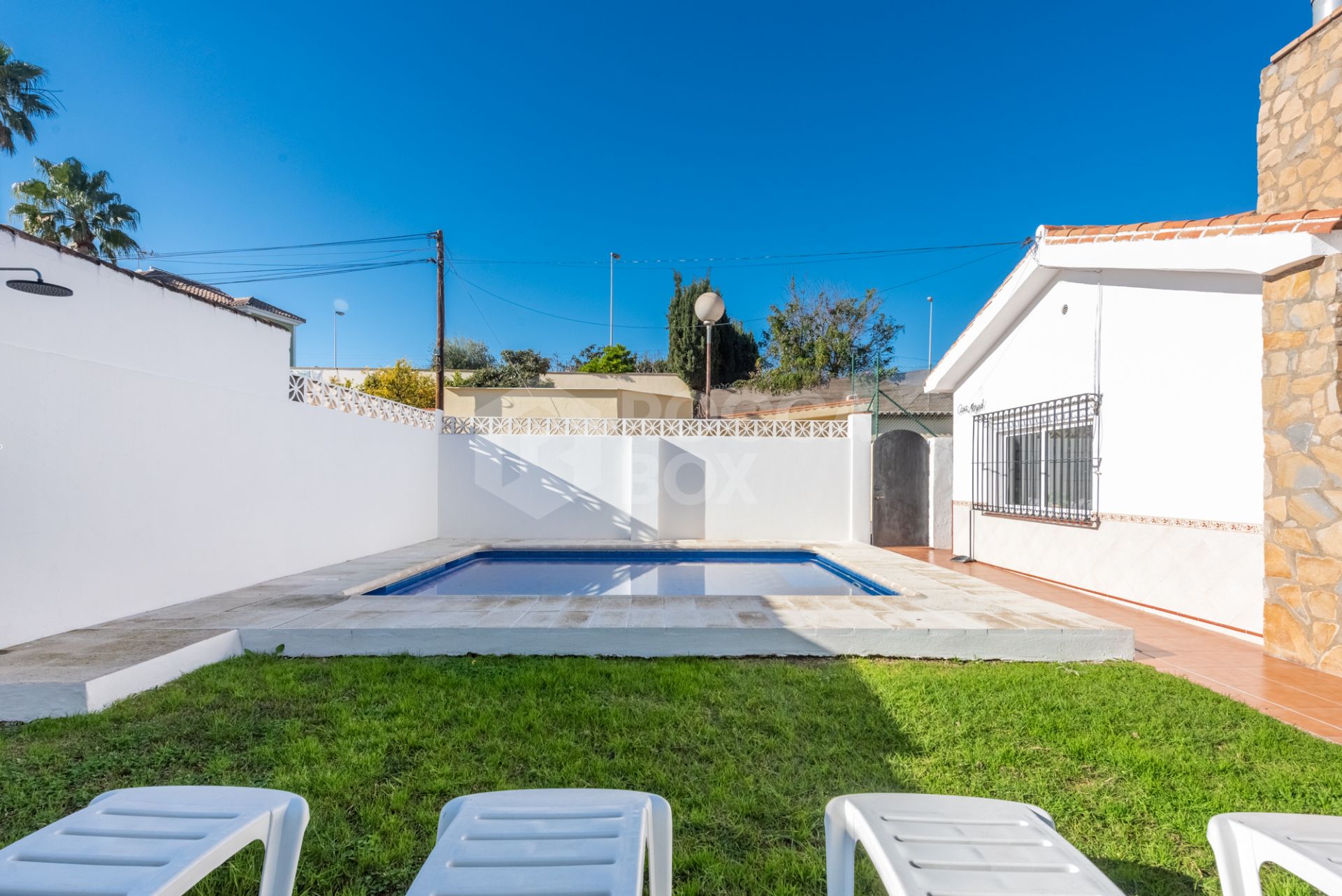 Charming 3-Bedroom Villa in Los Boliches, Fuengirola