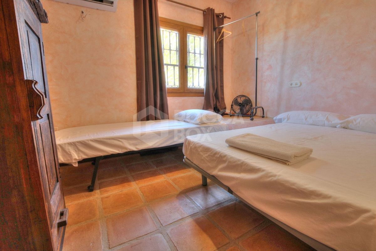 Stunning Finca with massive plot - Ideal for a Retreat in La Cala de Mijas Area