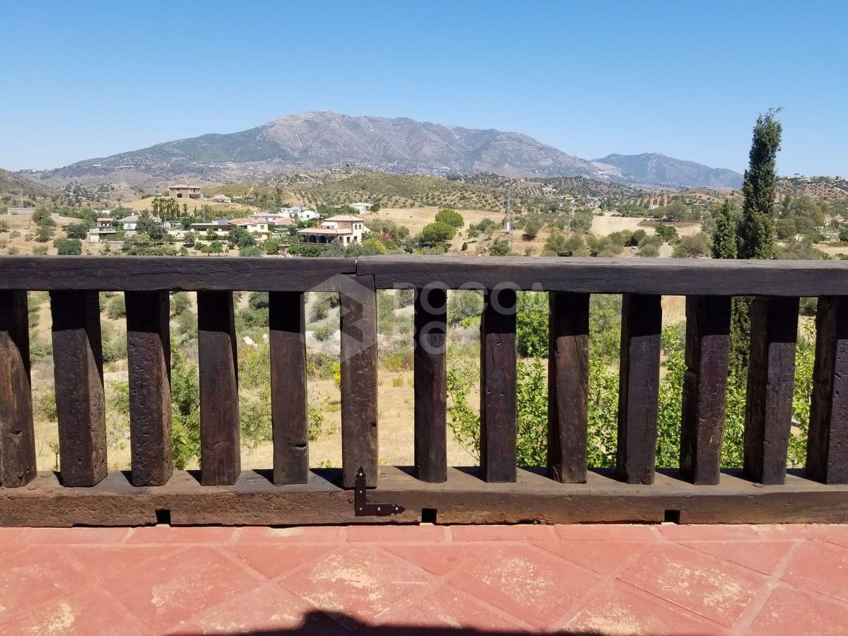Stunning Finca with massive plot - Ideal for a Retreat in La Cala de Mijas Area