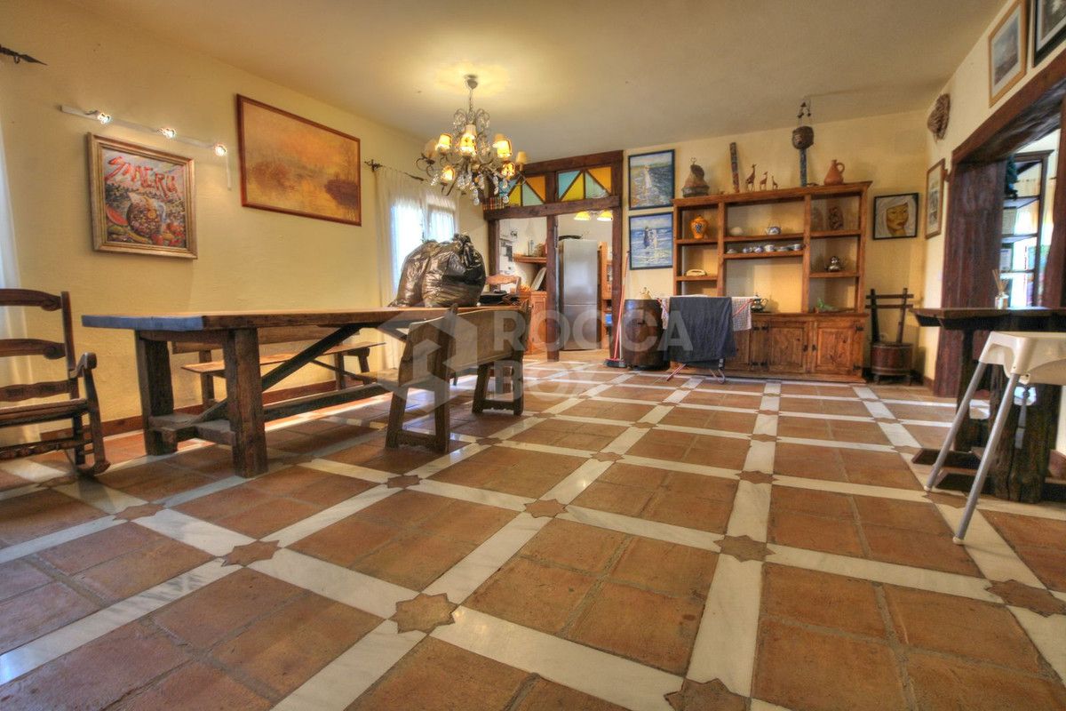Stunning Finca with massive plot - Ideal for a Retreat in La Cala de Mijas Area
