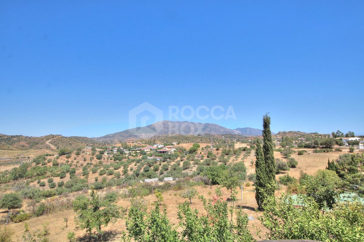 Stunning Finca with massive plot - Ideal for a Retreat in La Cala de Mijas Area