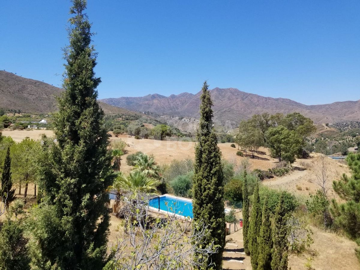 Stunning Finca with massive plot - Ideal for a Retreat in La Cala de Mijas Area
