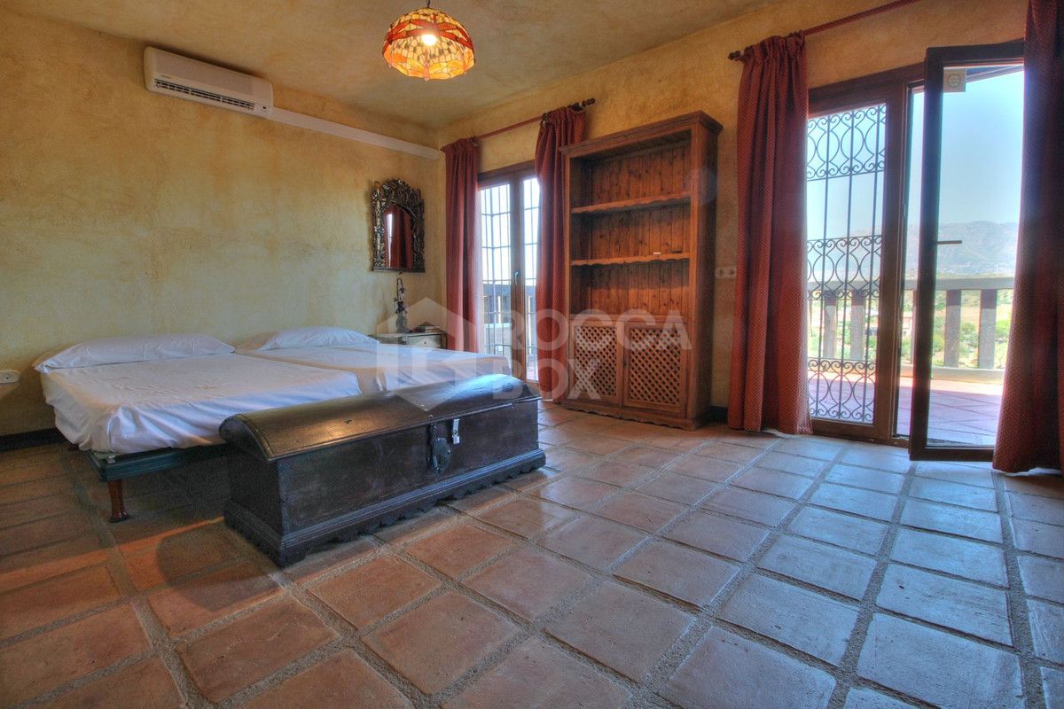 Stunning Finca with massive plot - Ideal for a Retreat in La Cala de Mijas Area