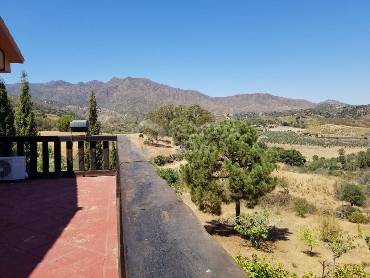 Stunning Finca with massive plot - Ideal for a Retreat in La Cala de Mijas Area