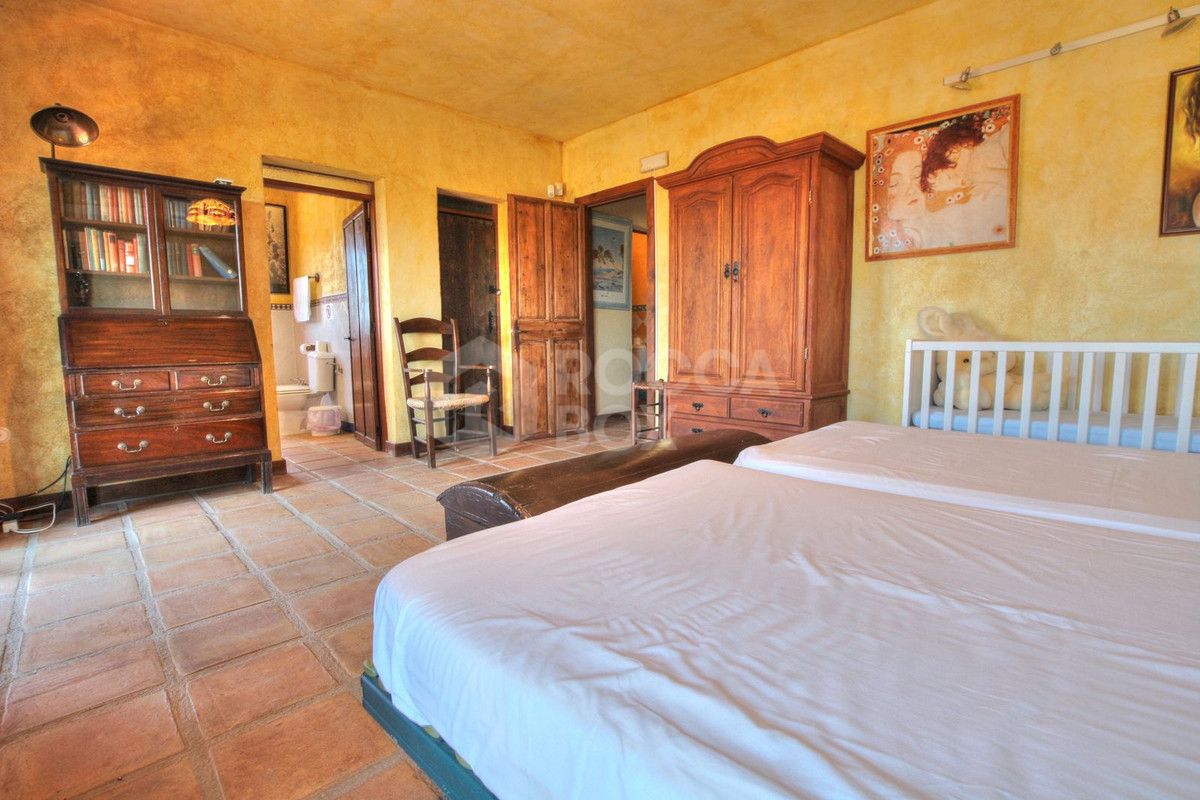 Stunning Finca with massive plot - Ideal for a Retreat in La Cala de Mijas Area