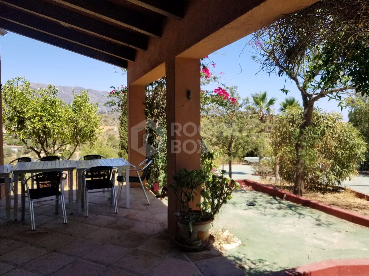 Stunning Finca with massive plot - Ideal for a Retreat in La Cala de Mijas Area