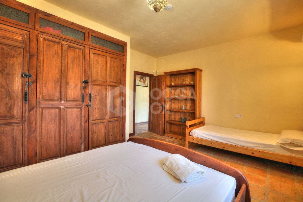 Stunning Finca with massive plot - Ideal for a Retreat in La Cala de Mijas Area