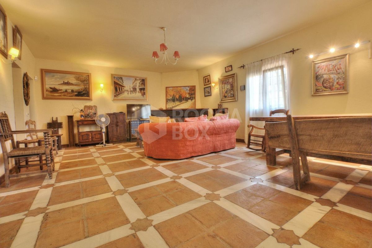 Stunning Finca with massive plot - Ideal for a Retreat in La Cala de Mijas Area