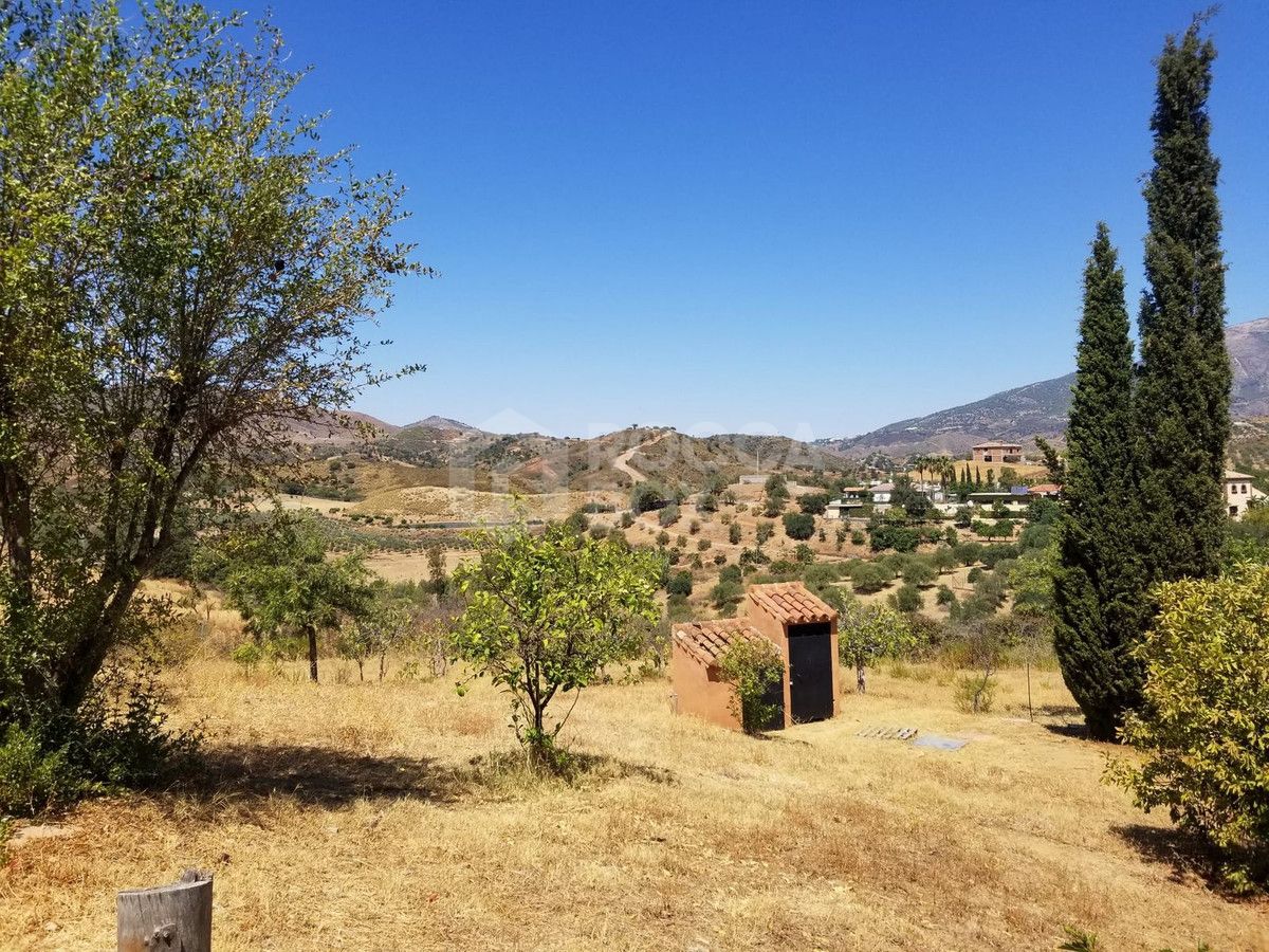 Stunning Finca with massive plot - Ideal for a Retreat in La Cala de Mijas Area