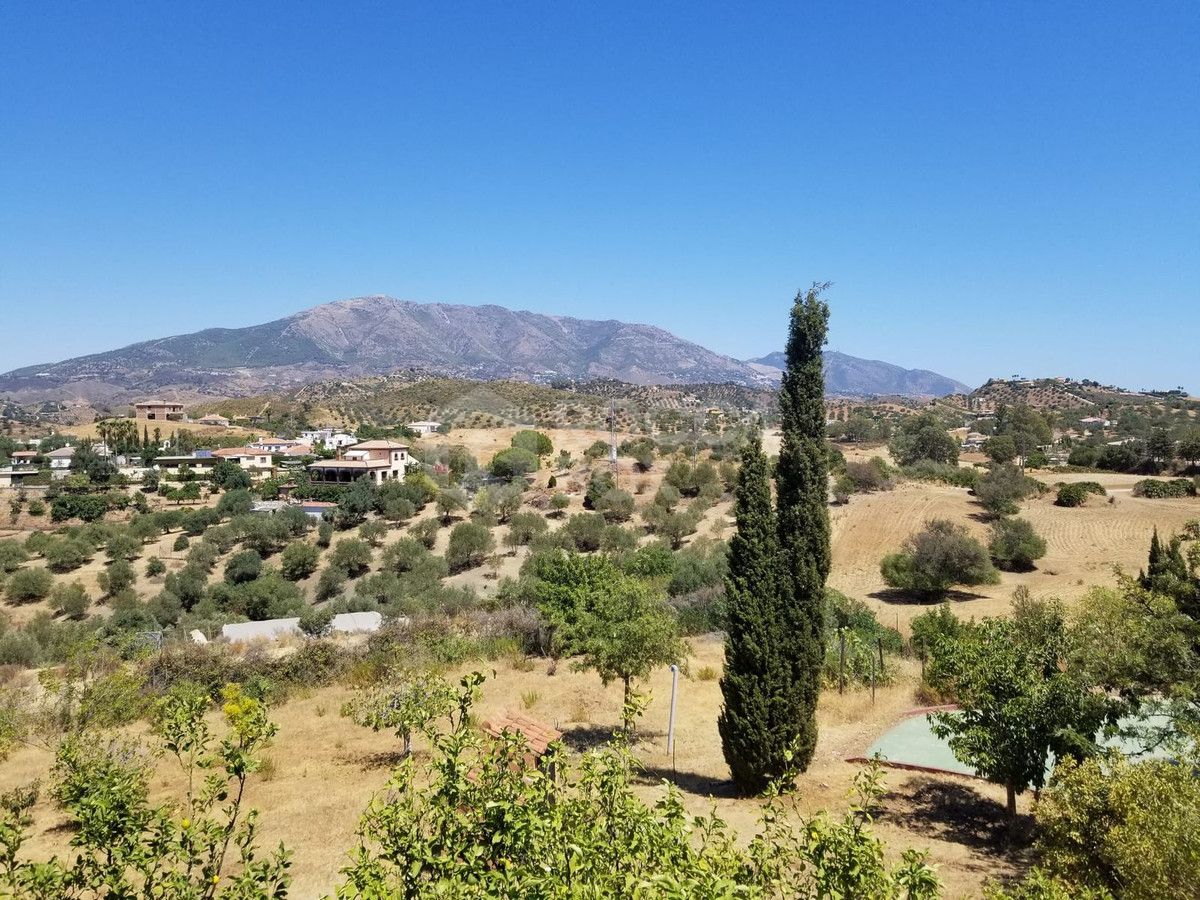 Stunning Finca with massive plot - Ideal for a Retreat in La Cala de Mijas Area