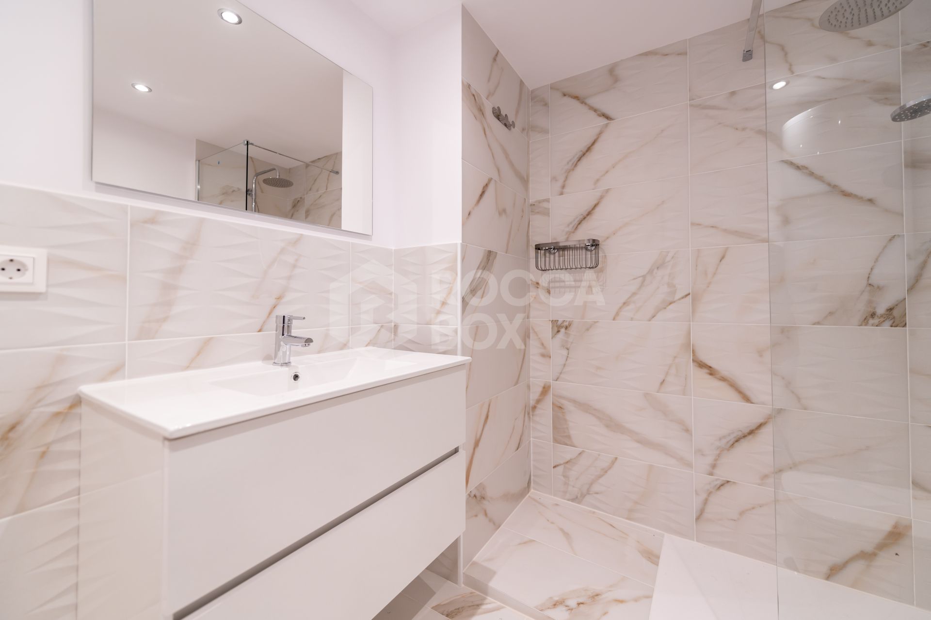 Renovated 3-bedroom Apartment in the Heart of Marbella, 100 Meters from the Beach
