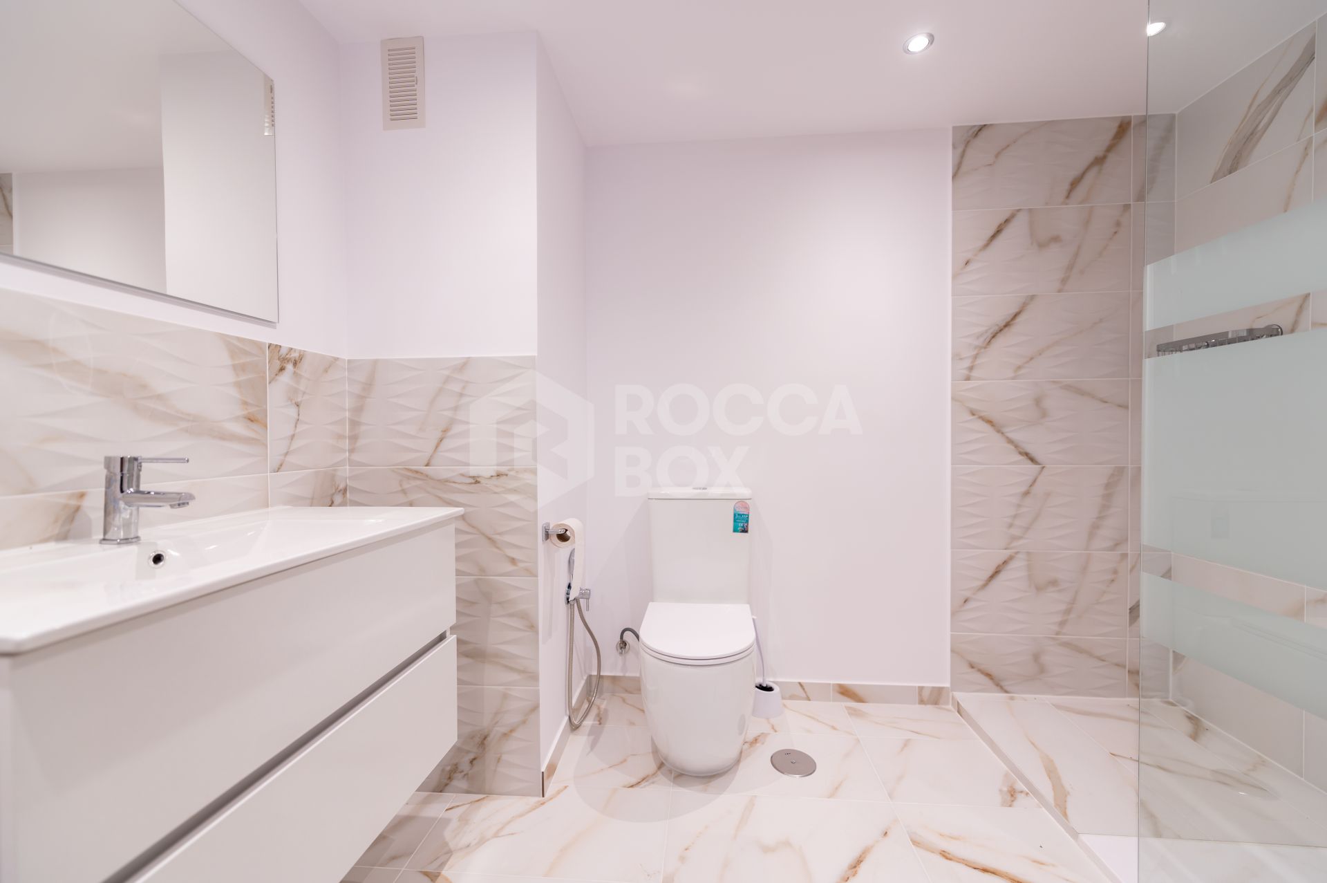 Renovated 3-bedroom Apartment in the Heart of Marbella, 100 Meters from the Beach