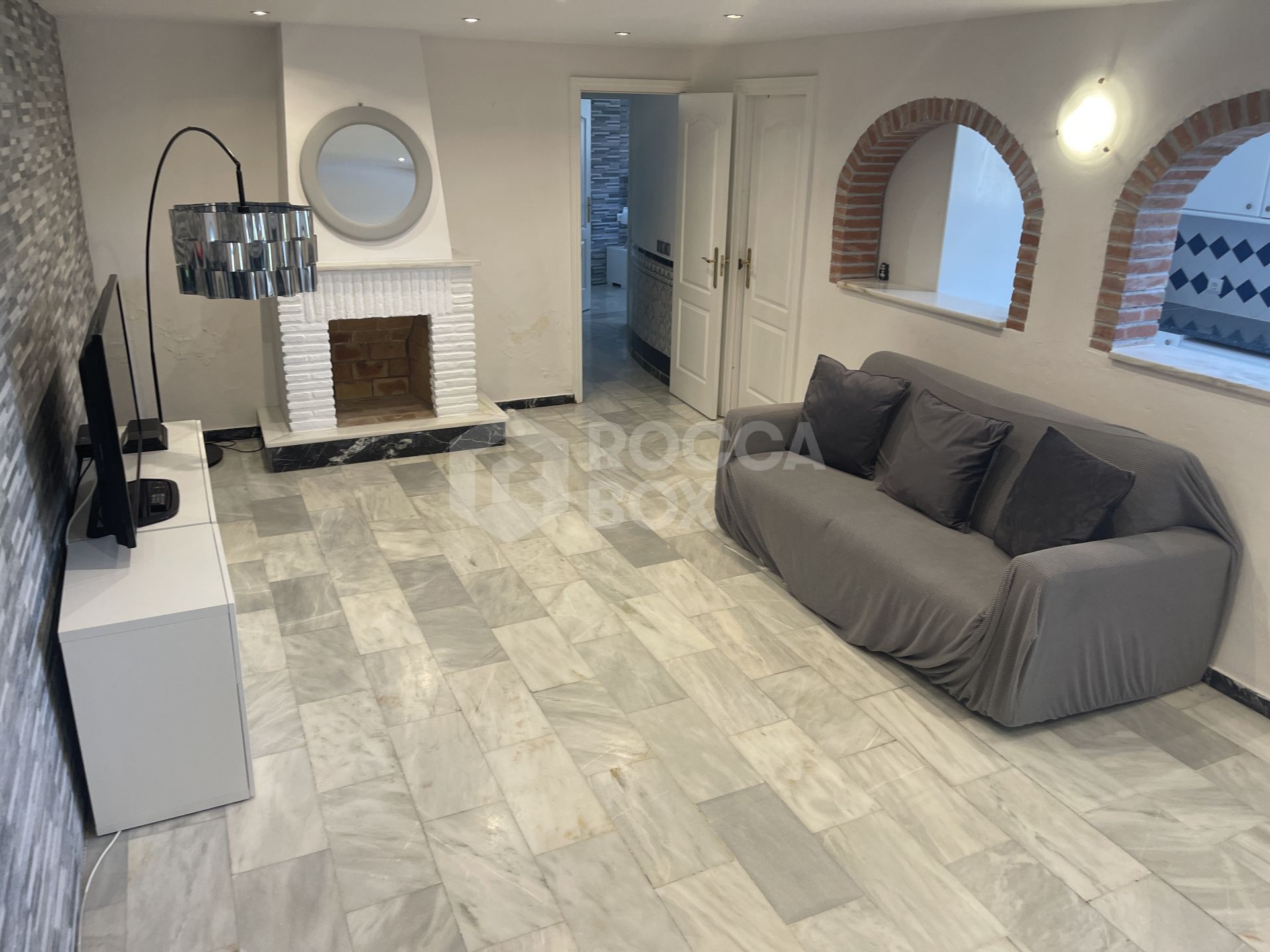 Private 6 bed family villa in excellent location with large pool and great rental opportunities.