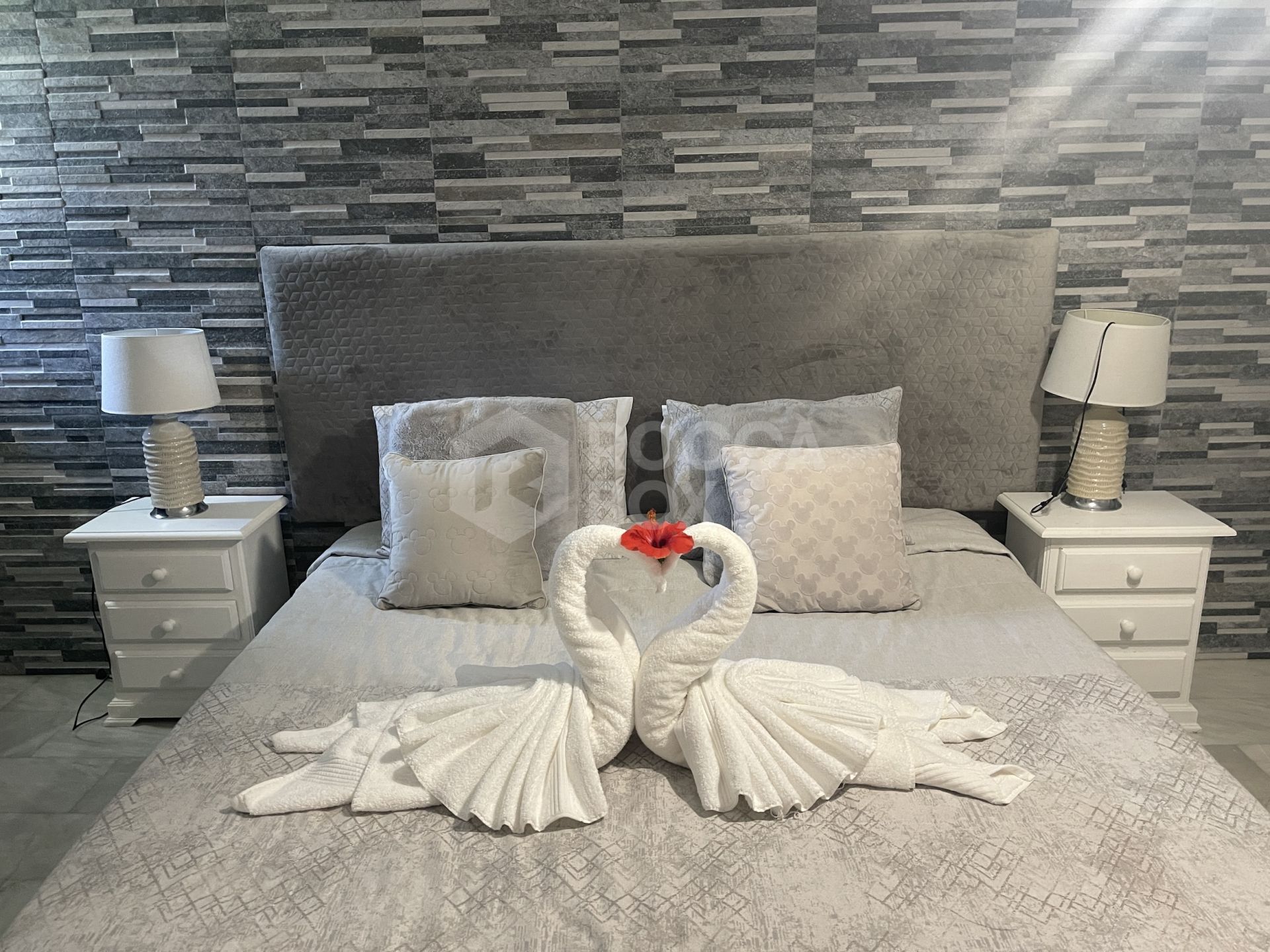 Private 6 bed family villa in excellent location with large pool and great rental opportunities.