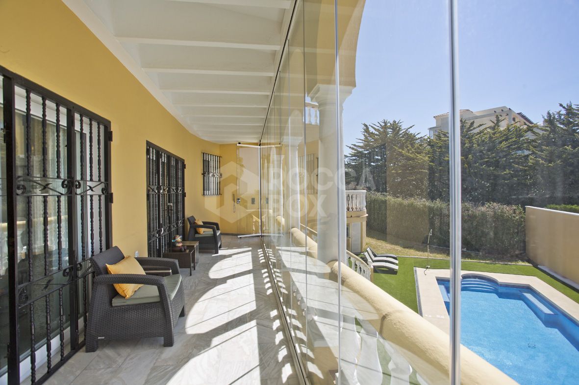Private 6 bed family villa in excellent location with large pool and great rental opportunities.