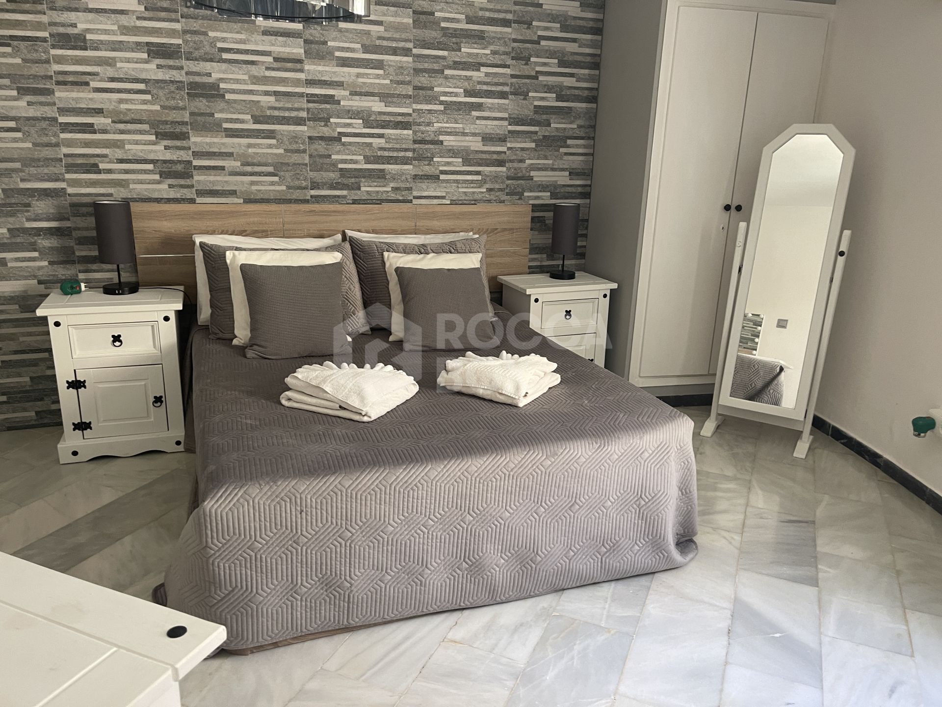 Private 6 bed family villa in excellent location with large pool and great rental opportunities.