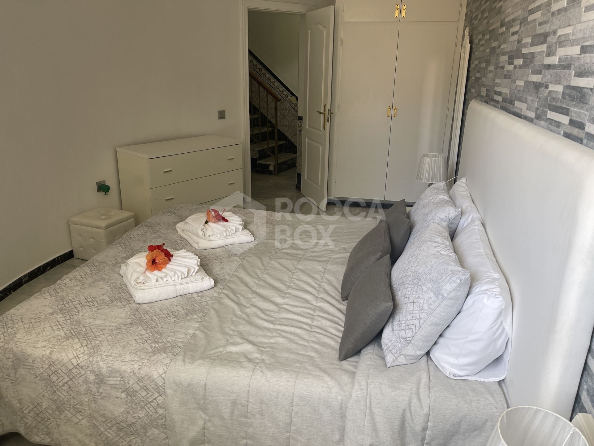 Private 6 bed family villa in excellent location with large pool and great rental opportunities.