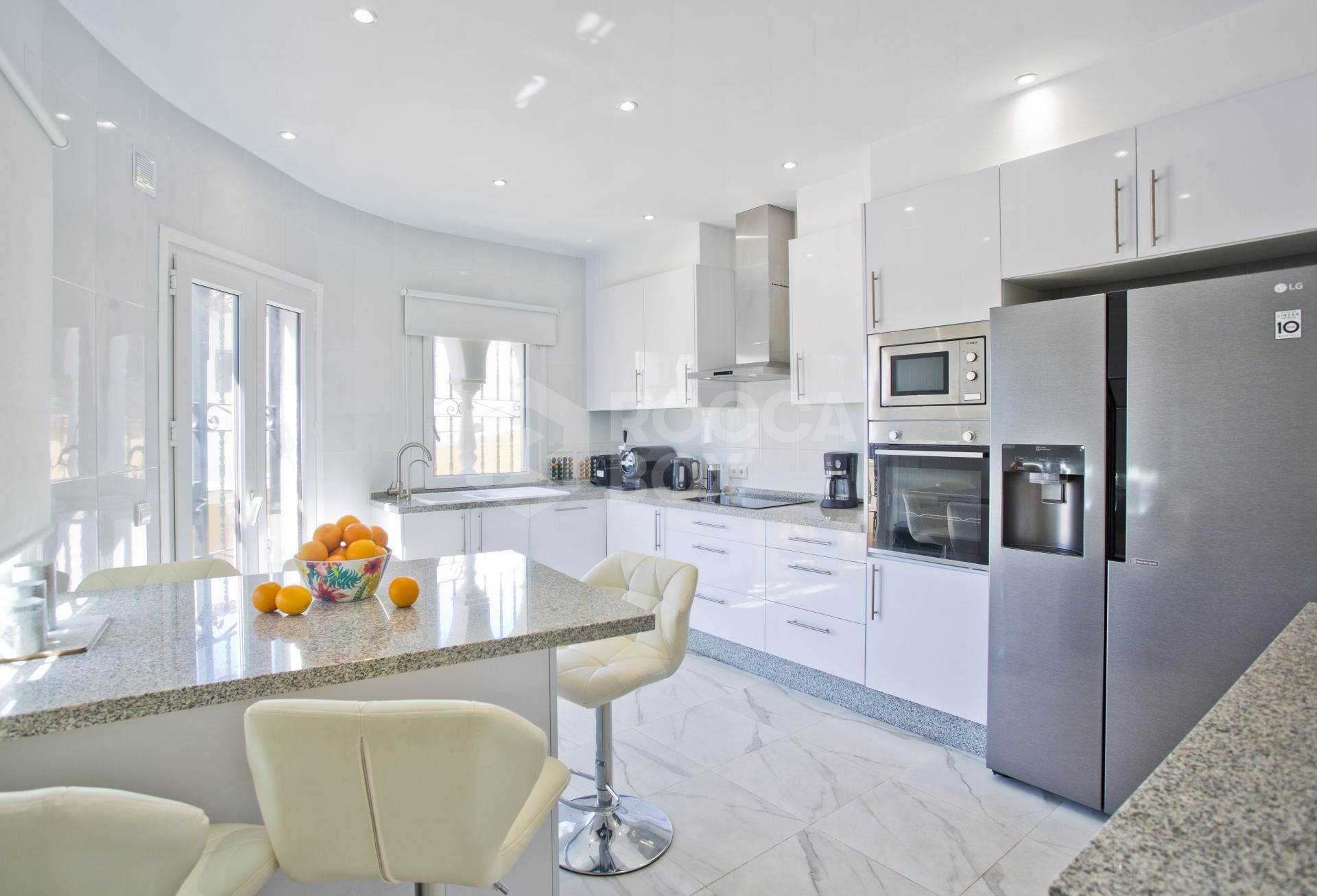 Private 6 bed family villa in excellent location with large pool and great rental opportunities.