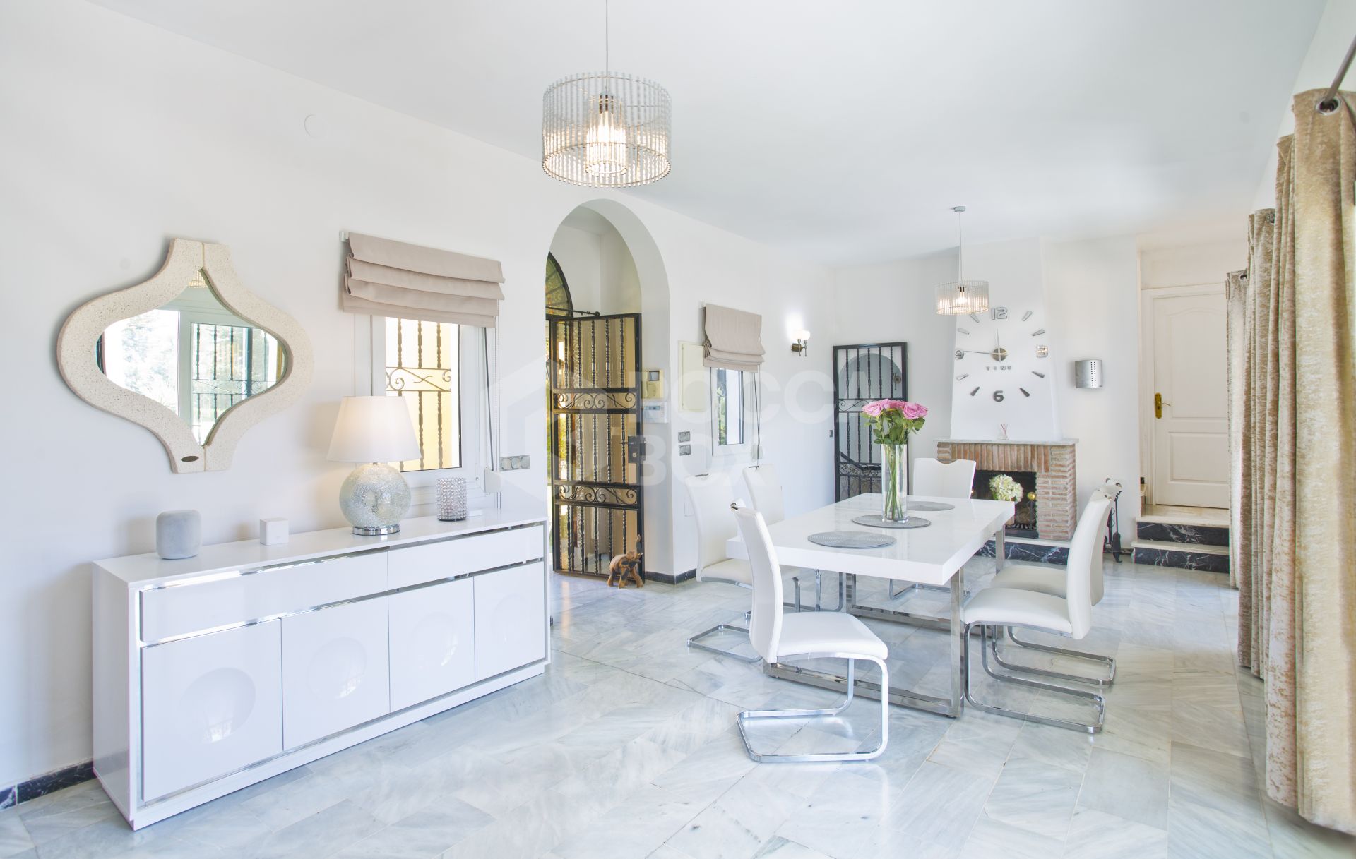 Private 6 bed family villa in excellent location with large pool and great rental opportunities.