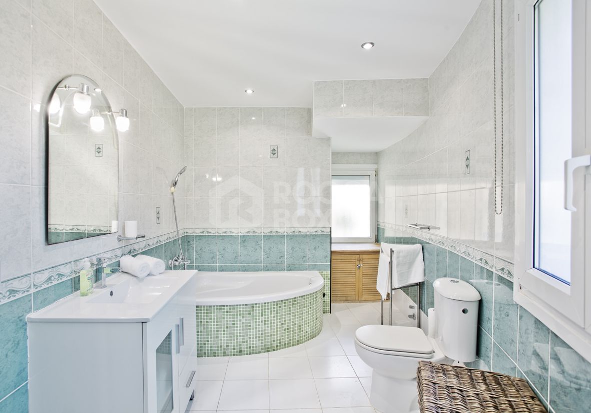 Private 6 bed family villa in excellent location with large pool and great rental opportunities.