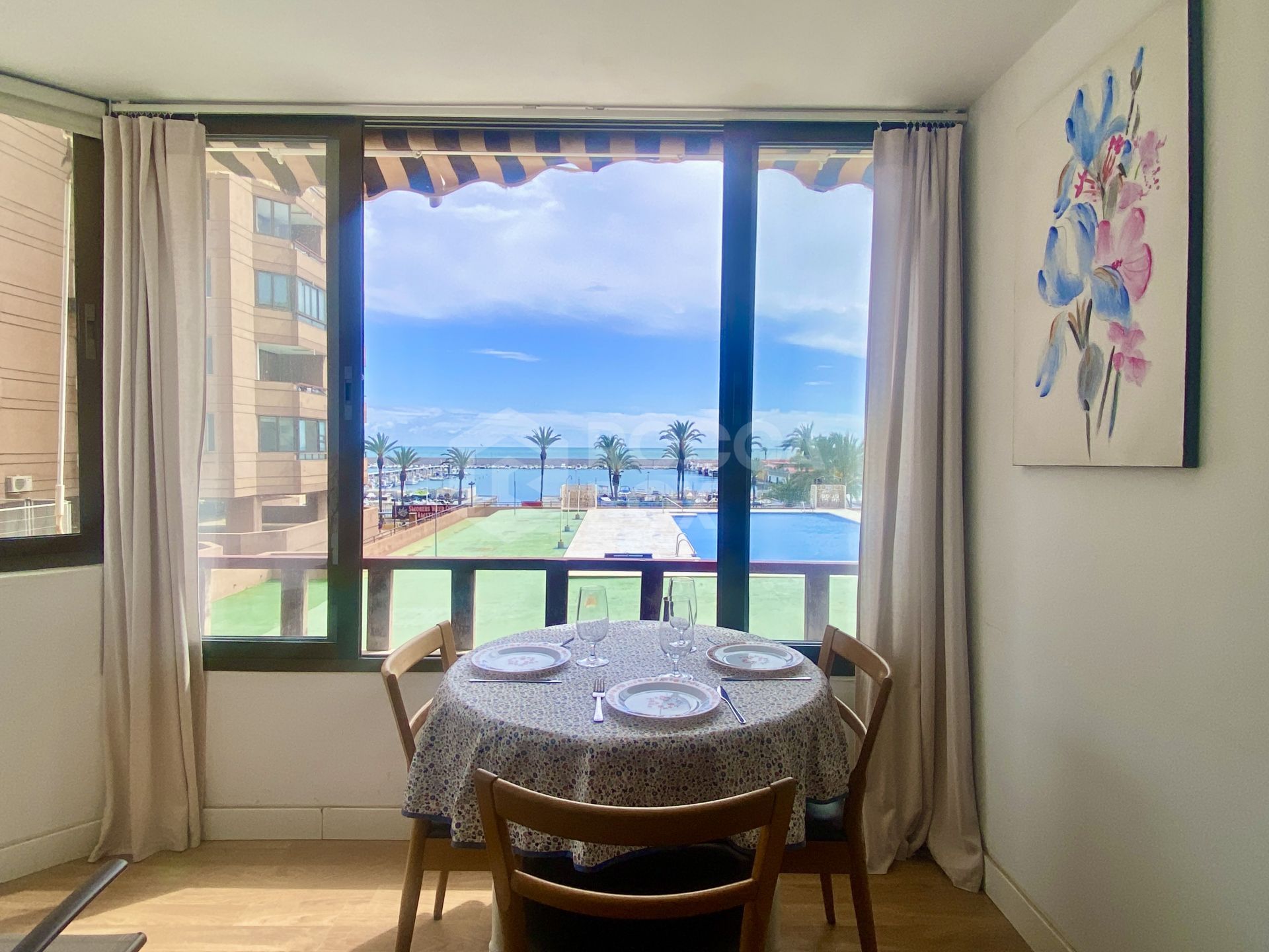 Nice one bedroom apartment with sea and pool view by the beach in Fuengirola
