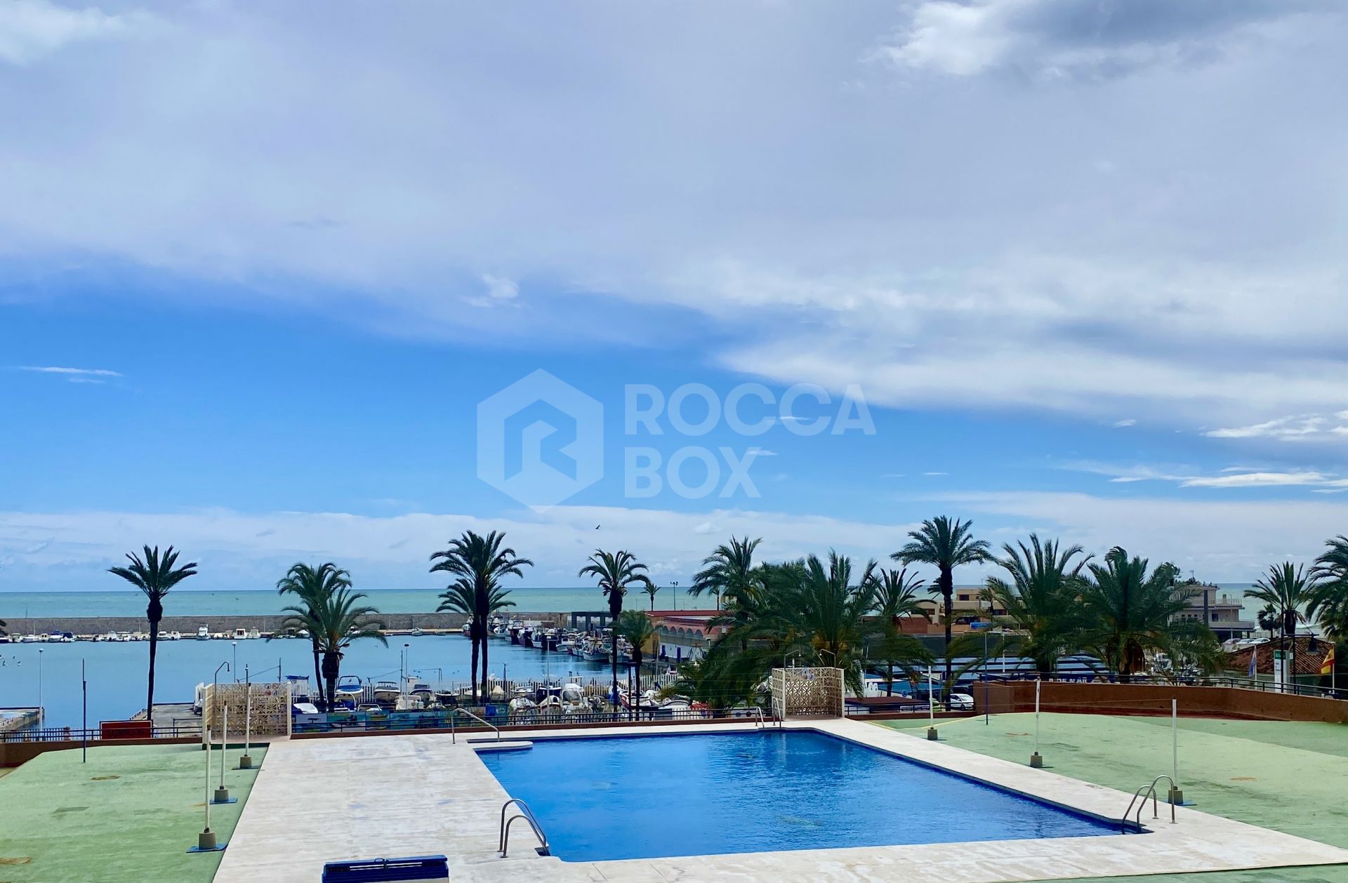 Nice one bedroom apartment with sea and pool view by the beach in Fuengirola