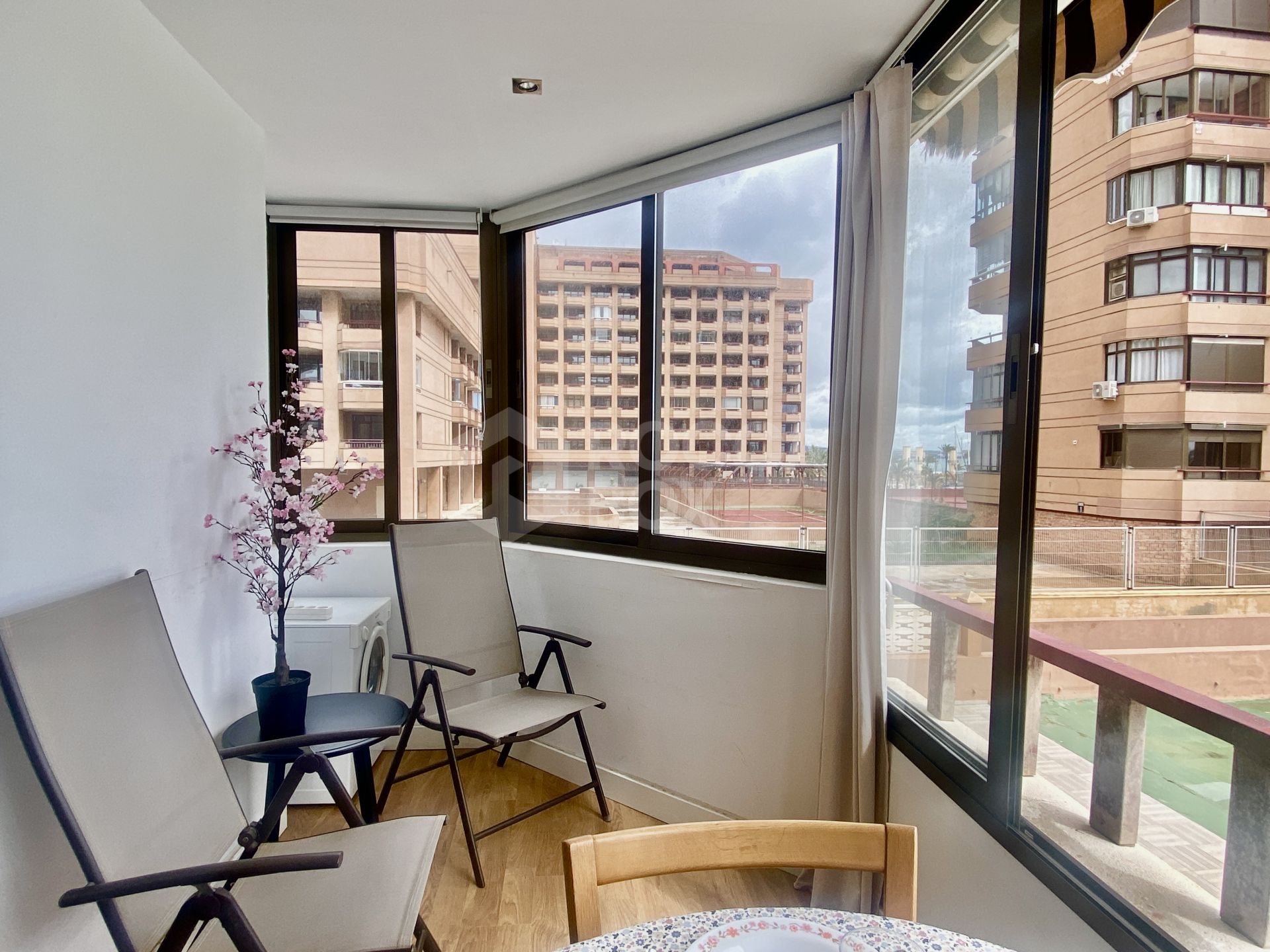 Nice one bedroom apartment with sea and pool view by the beach in Fuengirola