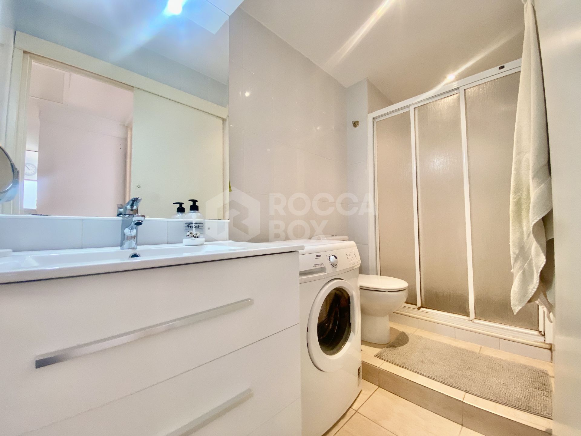 Nice one bedroom apartment with sea and pool view by the beach in Fuengirola