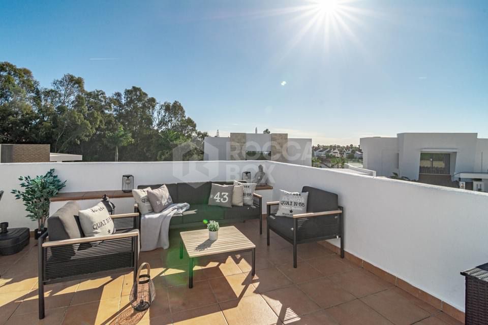 Duplex Penthouse for sale in Cortijo del Mar, Estepona East