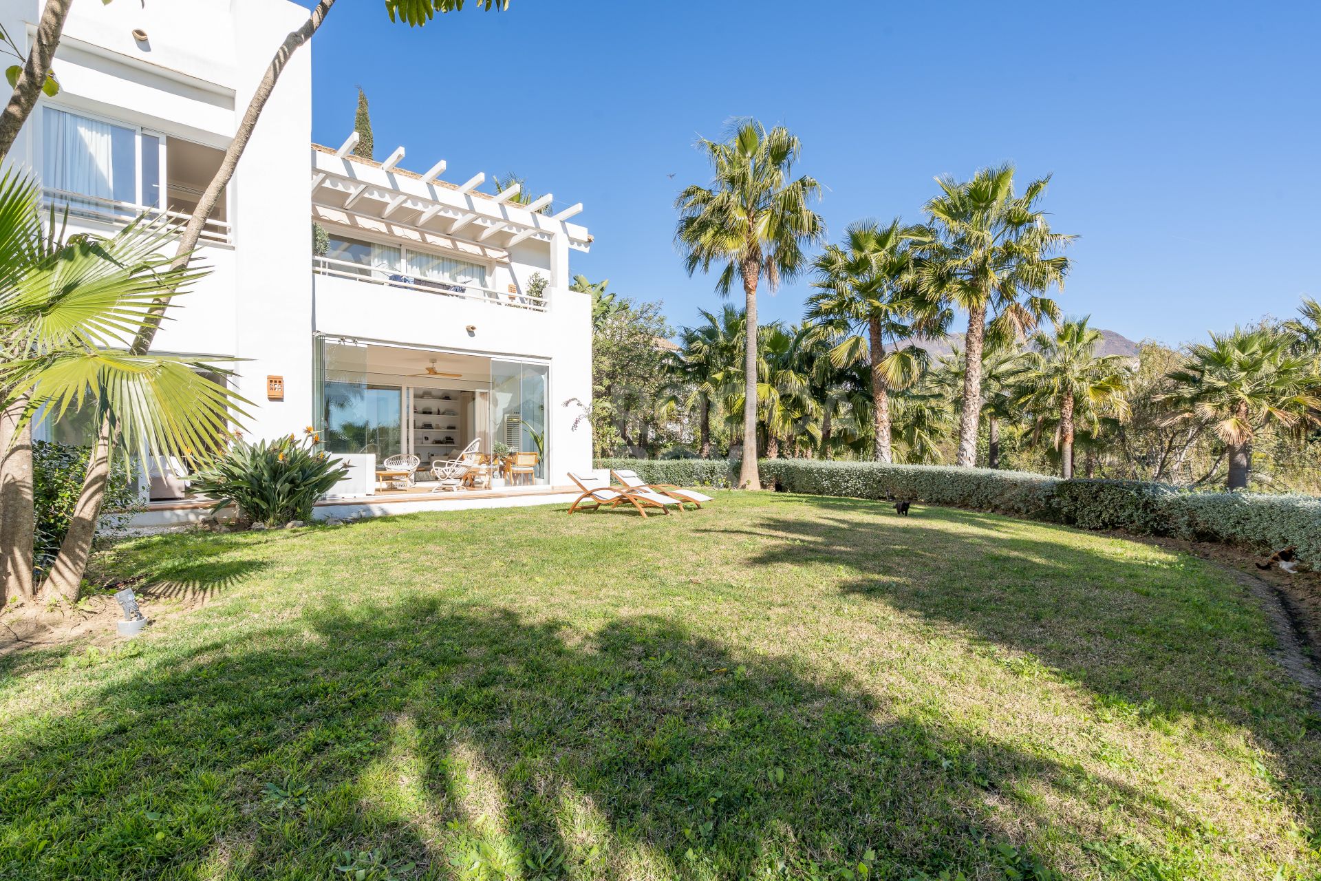 Beautiful new renovated apartment with a large garden in Alcazaba Lagoon