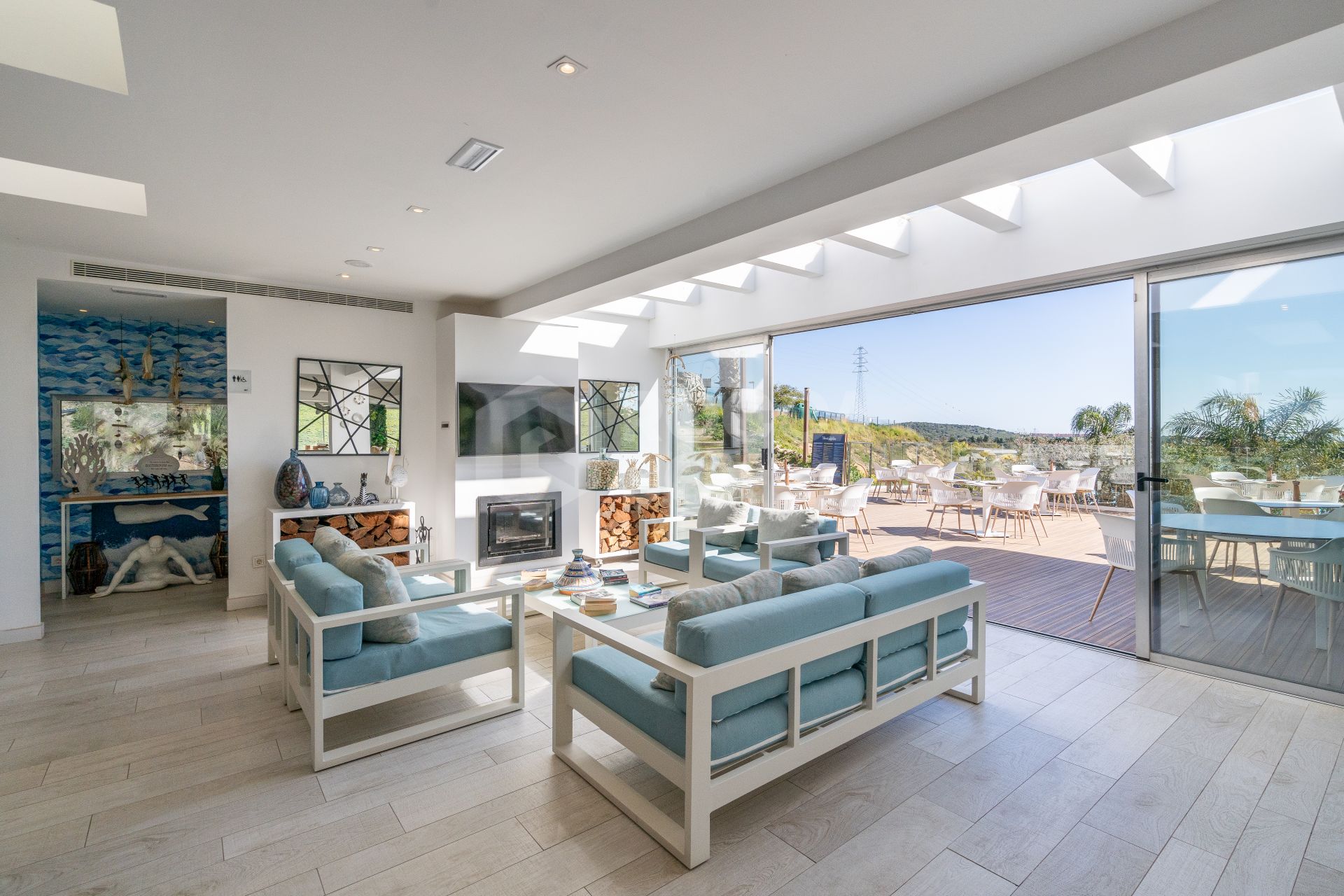 Beautiful new renovated apartment with a large garden in Alcazaba Lagoon