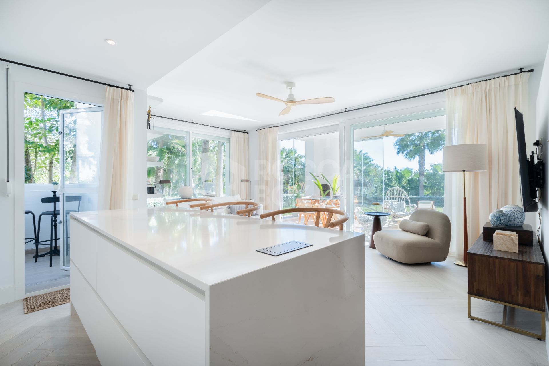 Beautiful new renovated apartment with a large garden in Alcazaba Lagoon