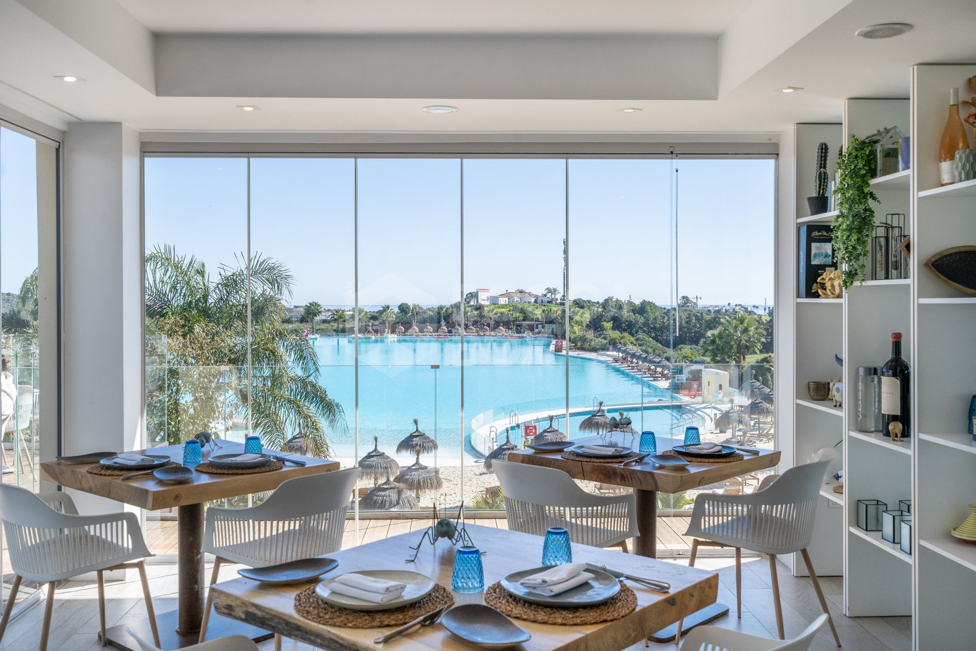 Beautiful new renovated apartment with a large garden in Alcazaba Lagoon