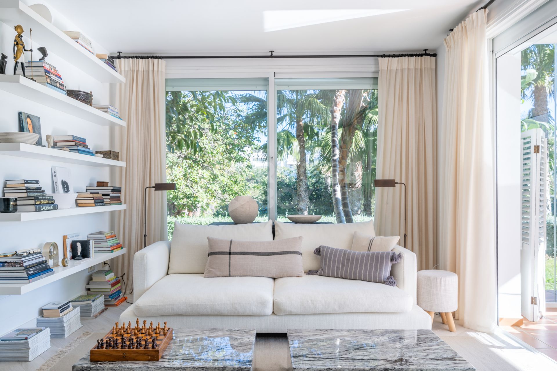 Beautiful new renovated apartment with a large garden in Alcazaba Lagoon