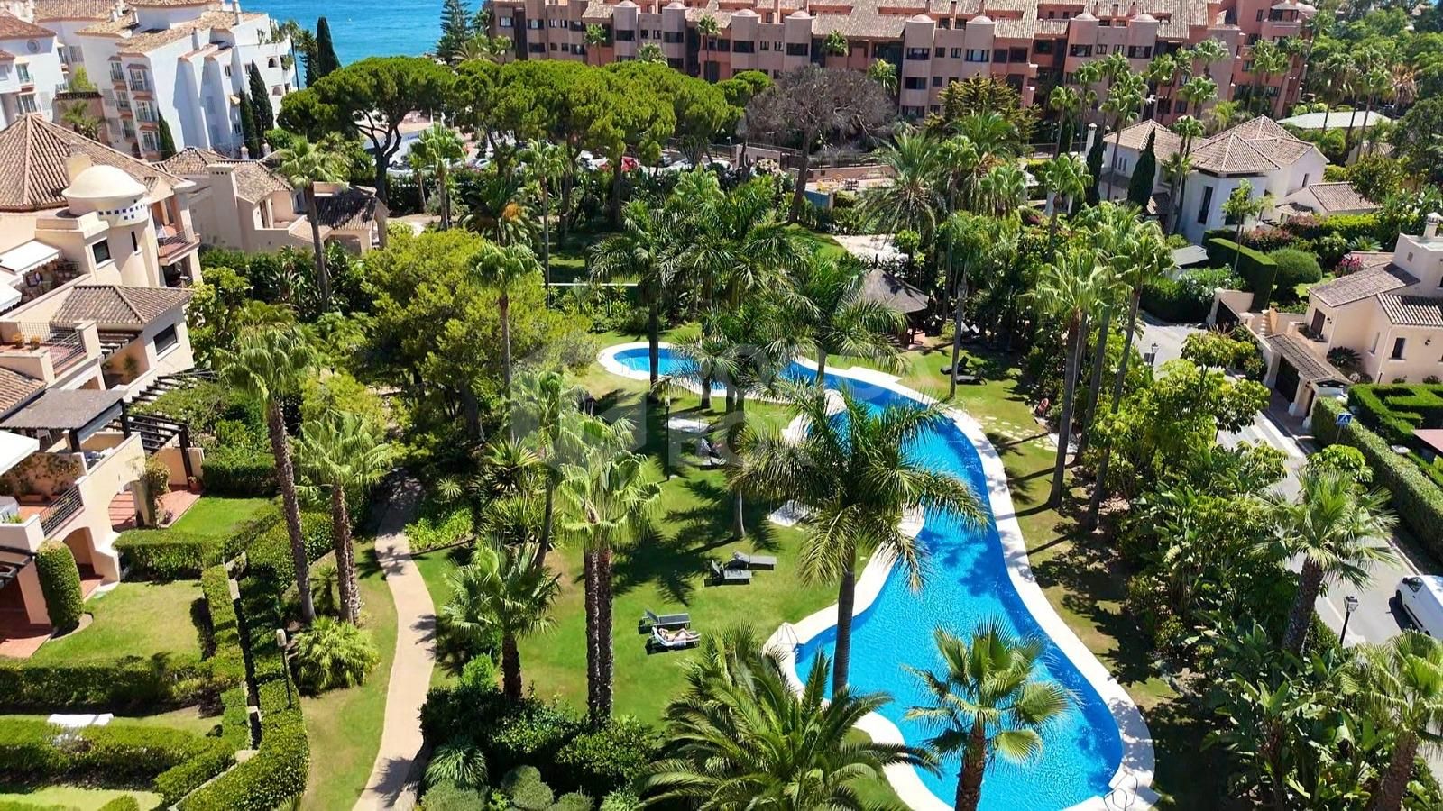 Exclusive Beachside Apartment in Las Mimosas, Walking Distance to Puerto Banús & Mistral Beach