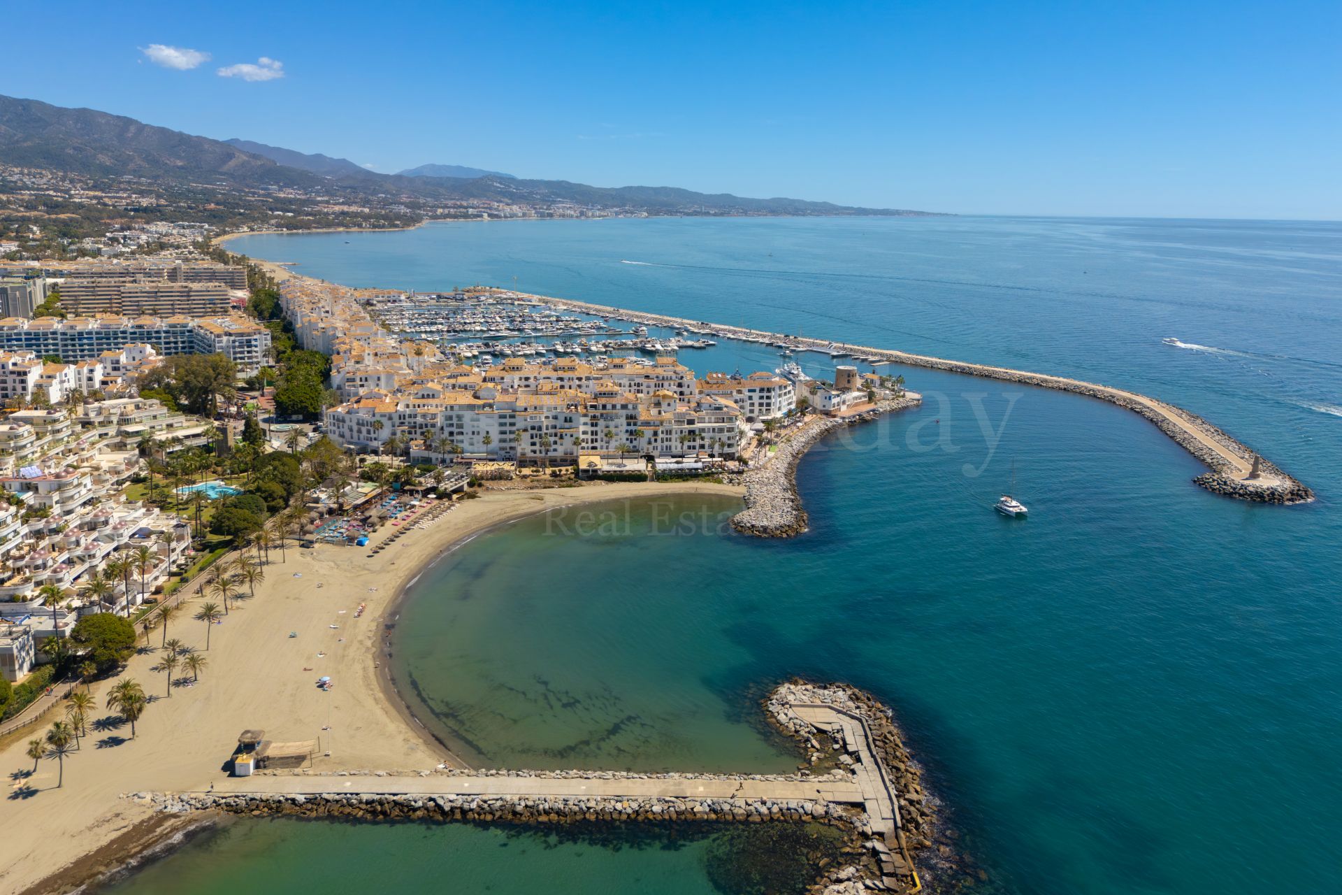 Apartamento en Playas del Duque, Marbella
