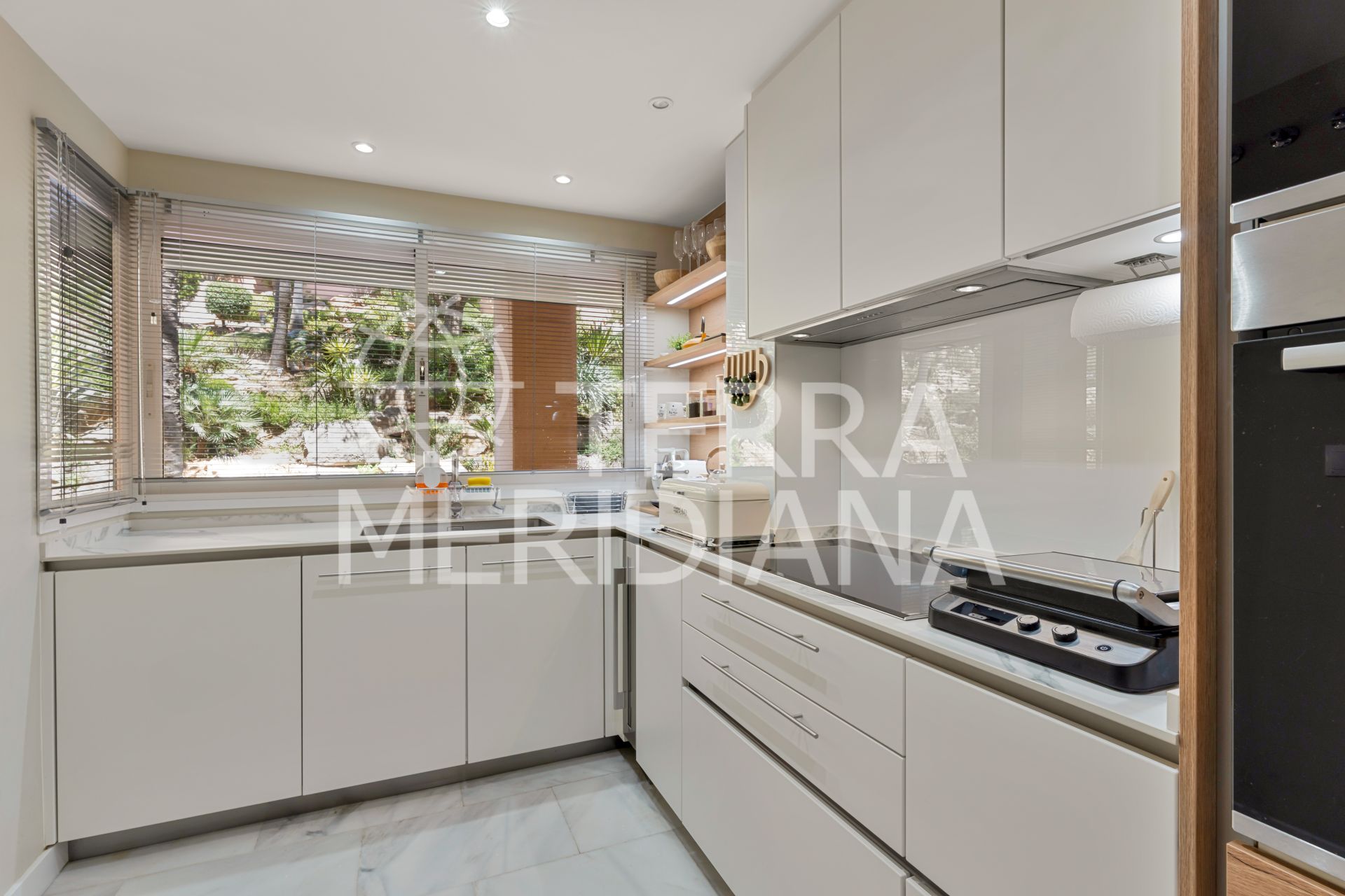 Ground Floor Apartment in Magna Marbella, Marbella
