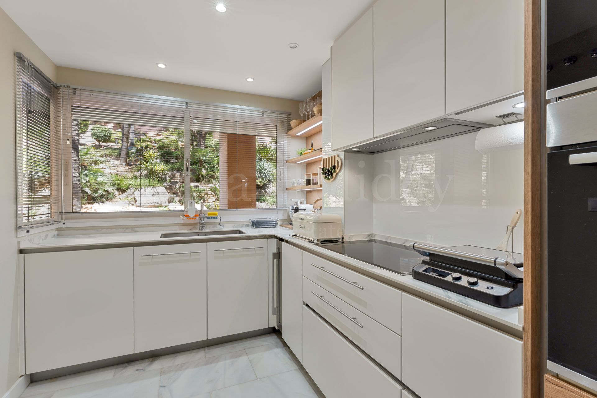 Ground Floor Apartment in Magna Marbella, Marbella