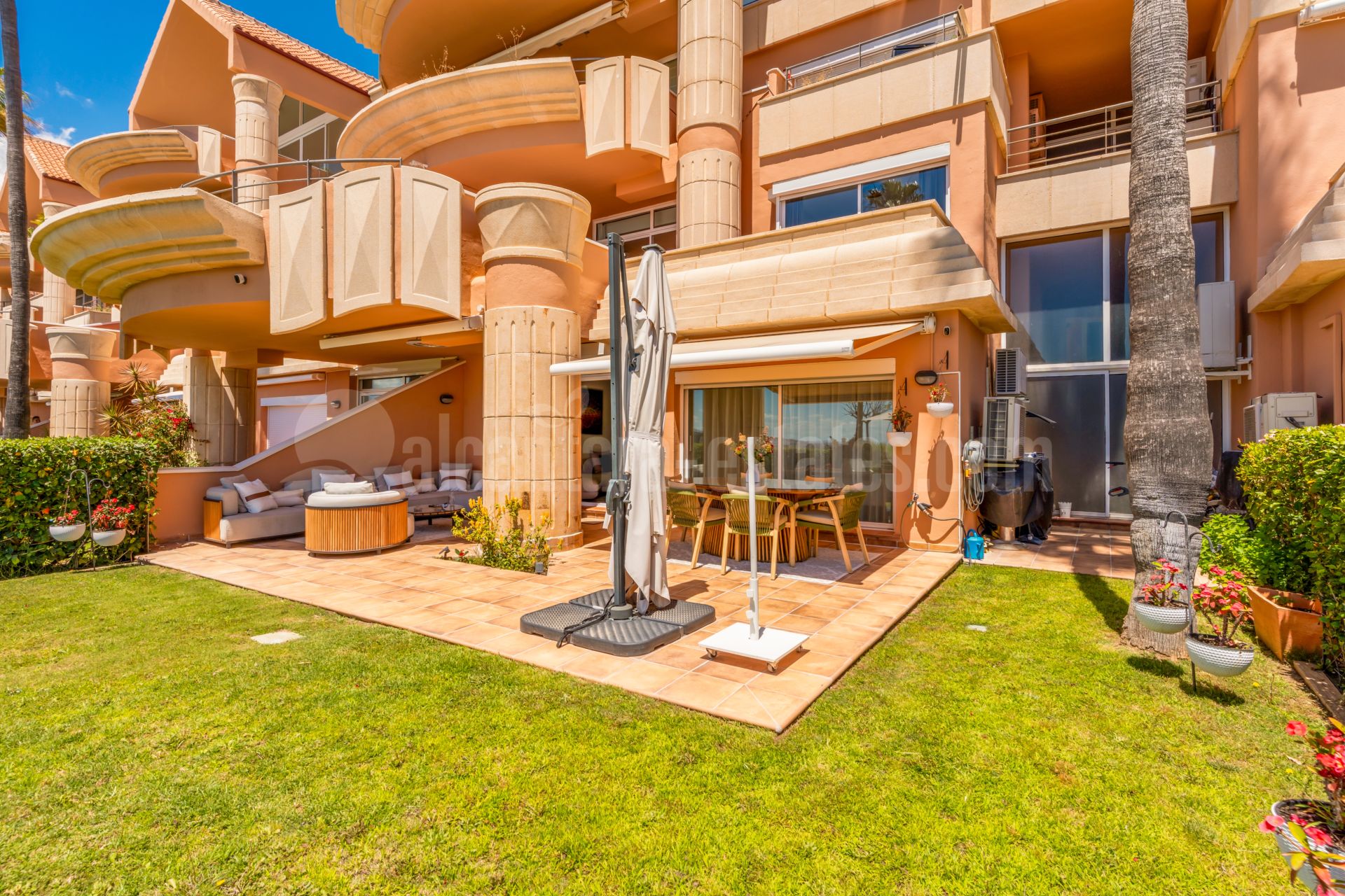 Apartamento Planta Baja en Magna Marbella, Marbella