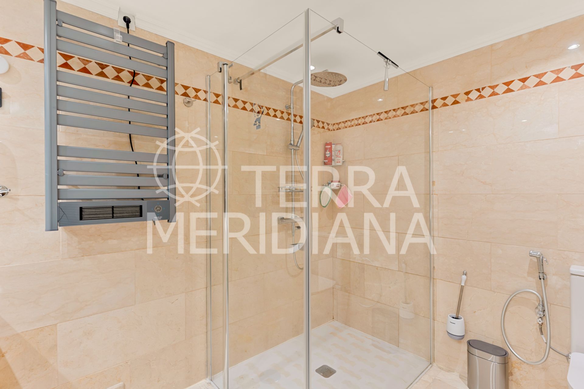 Ground Floor Apartment in Magna Marbella, Marbella