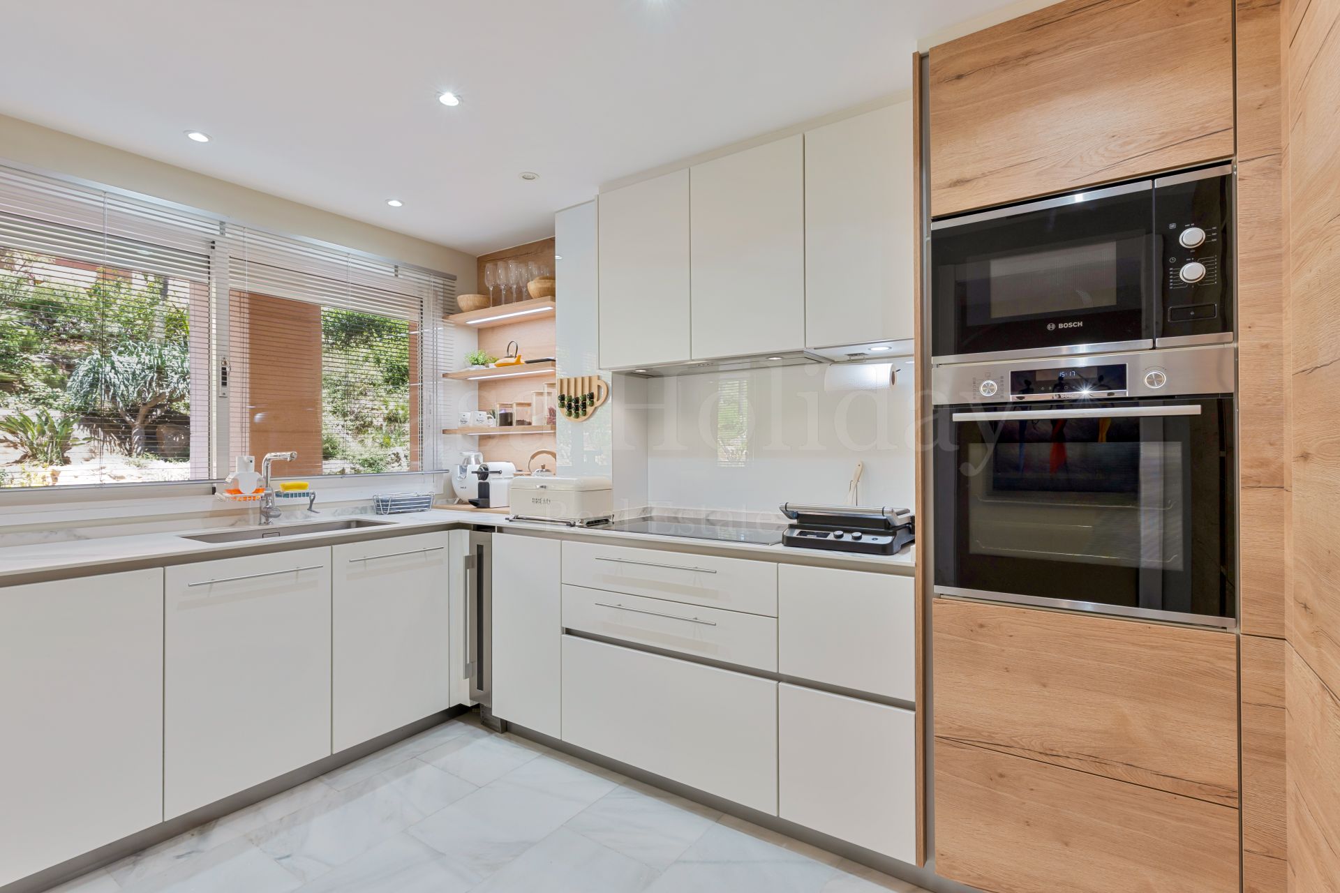 Ground Floor Apartment in Magna Marbella, Marbella